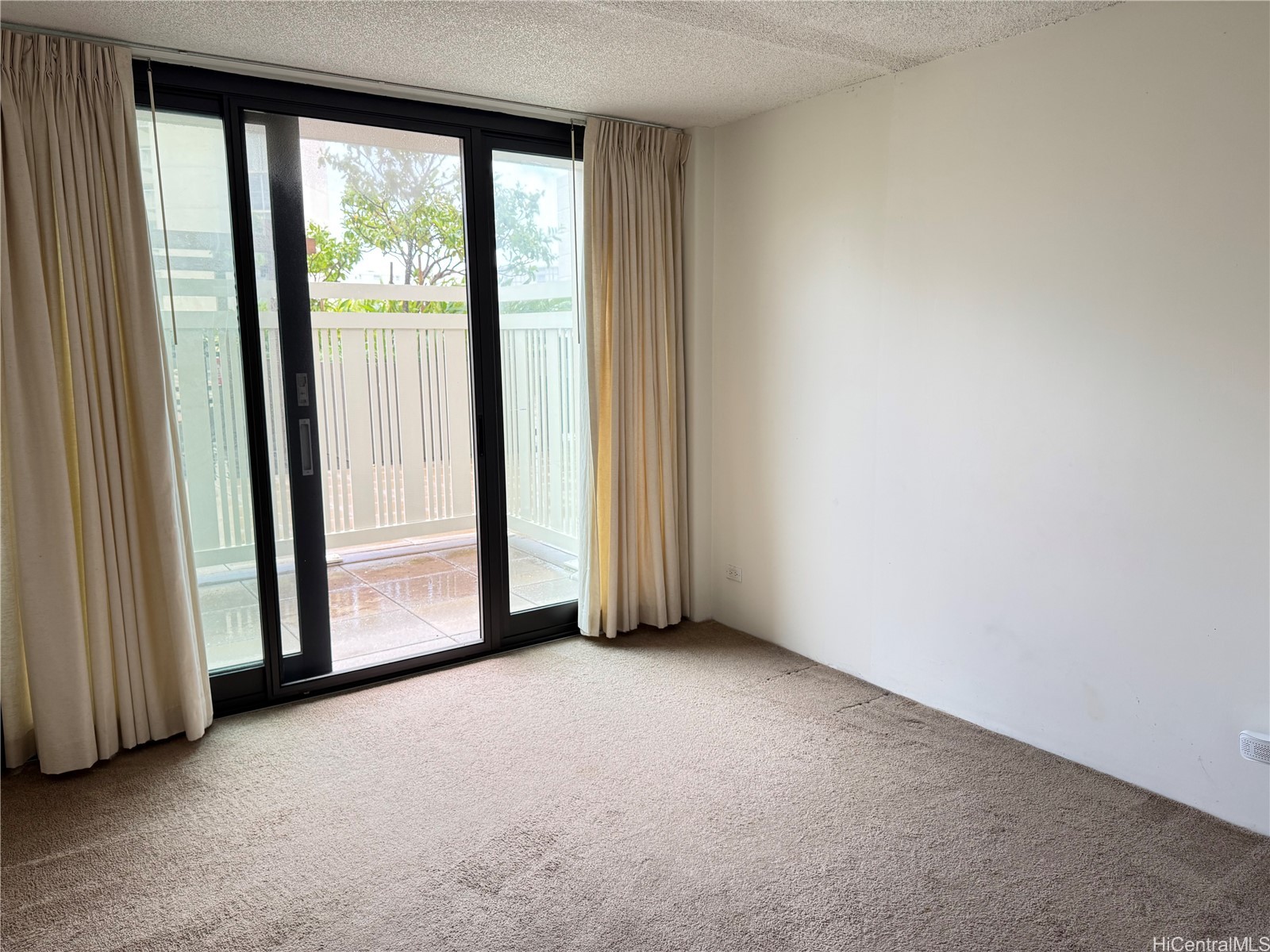 1717 Mott Smith Drive 407 Property Photo 4