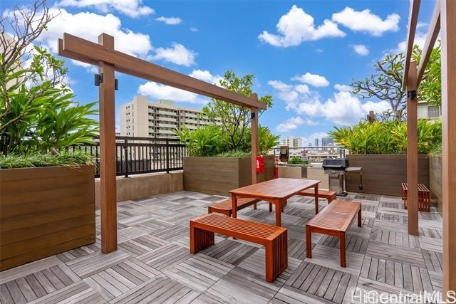 1717 Mott Smith Drive 407 Property Photo 16
