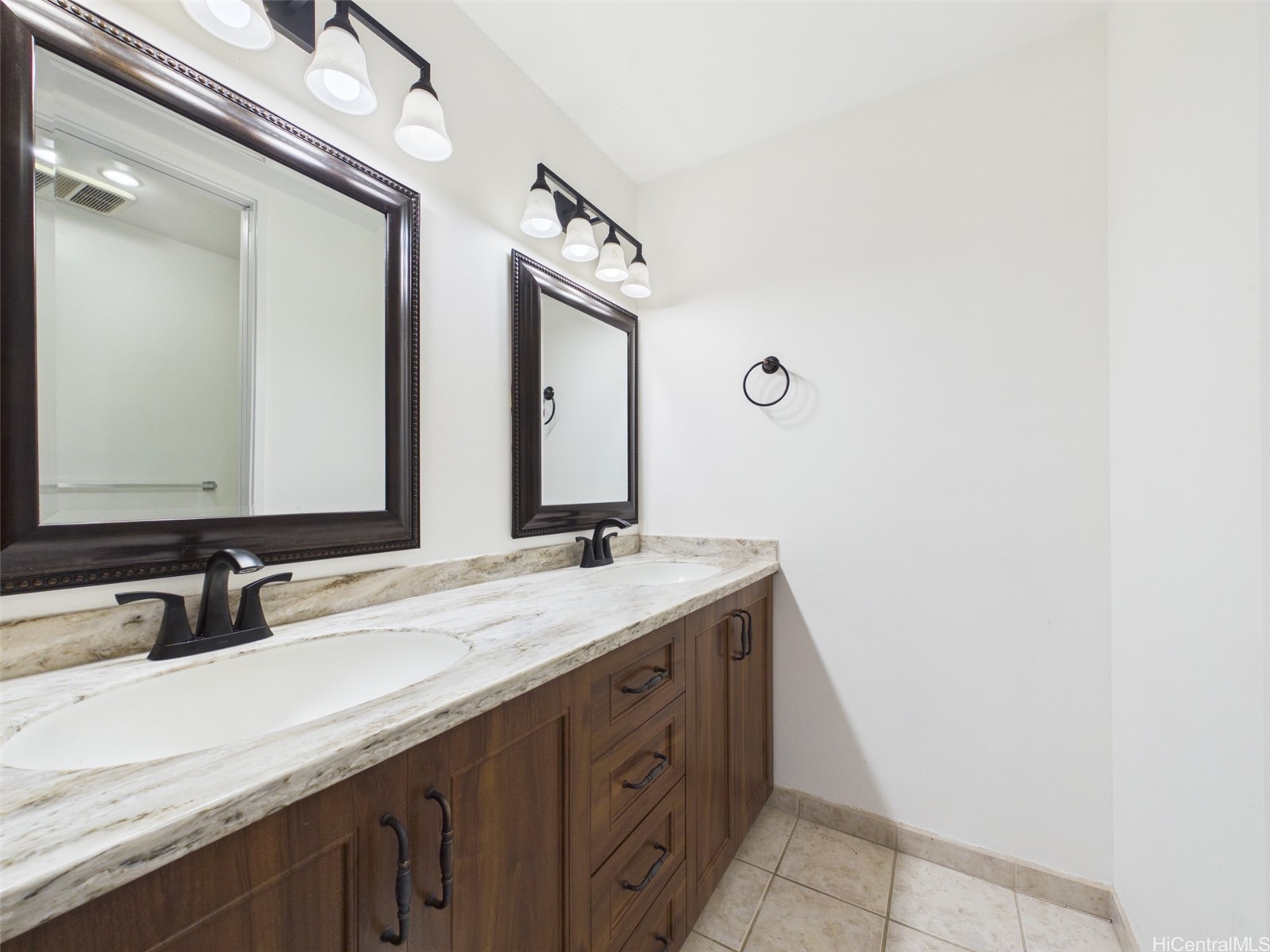 1015 Aoloa Place 451 Property Photo 5