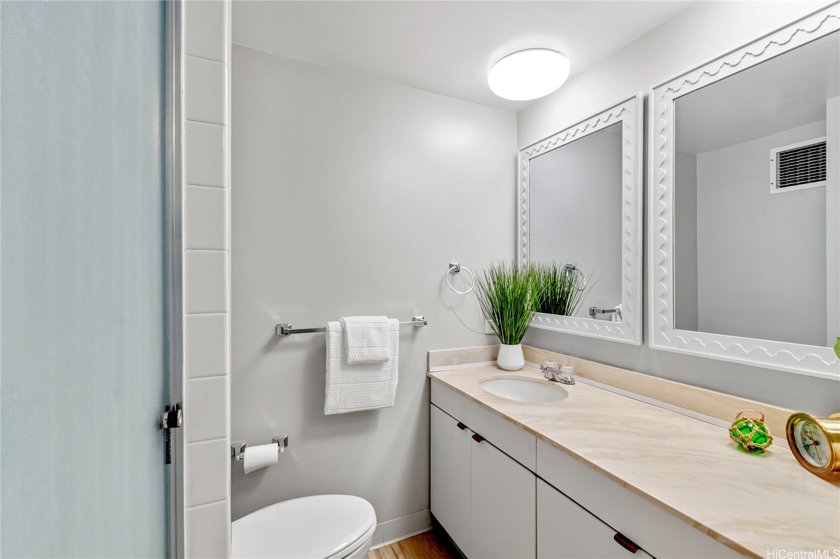 500 University Avenue 928 Property Photo 12