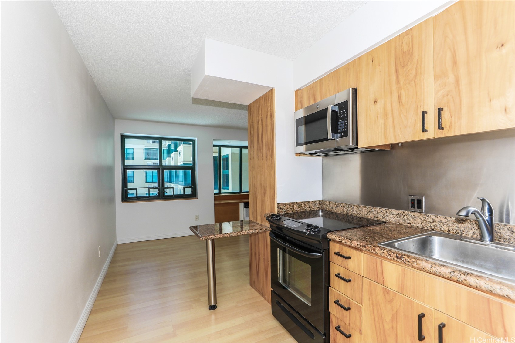 545 Queen Street 333 Property Photo 6