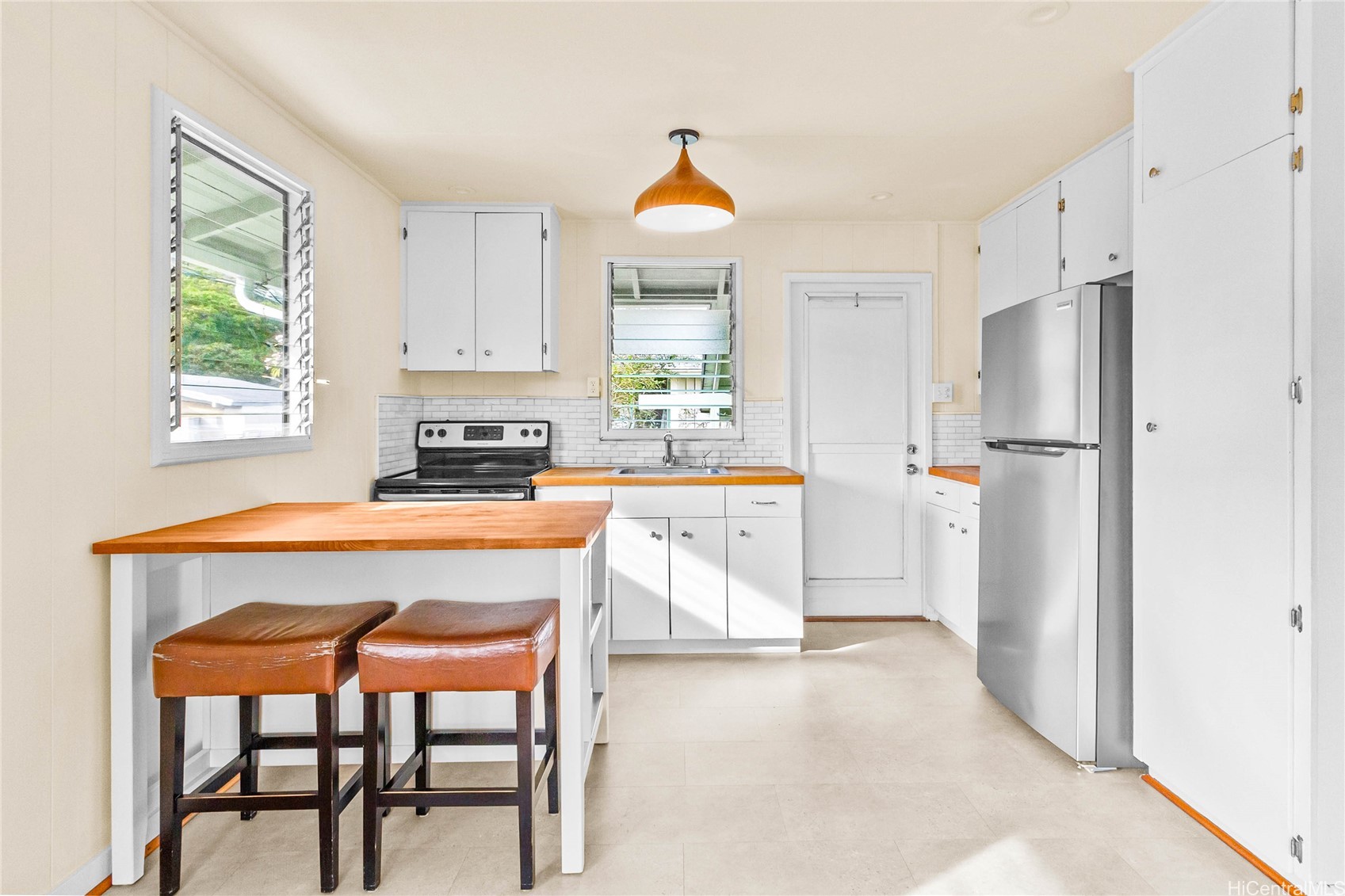 691 Kihapai Street B Property Photo 4