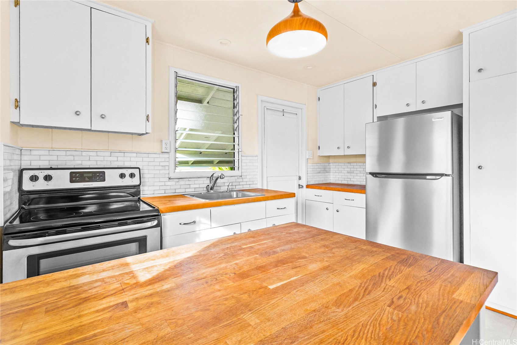 691 Kihapai Street B Property Photo 6