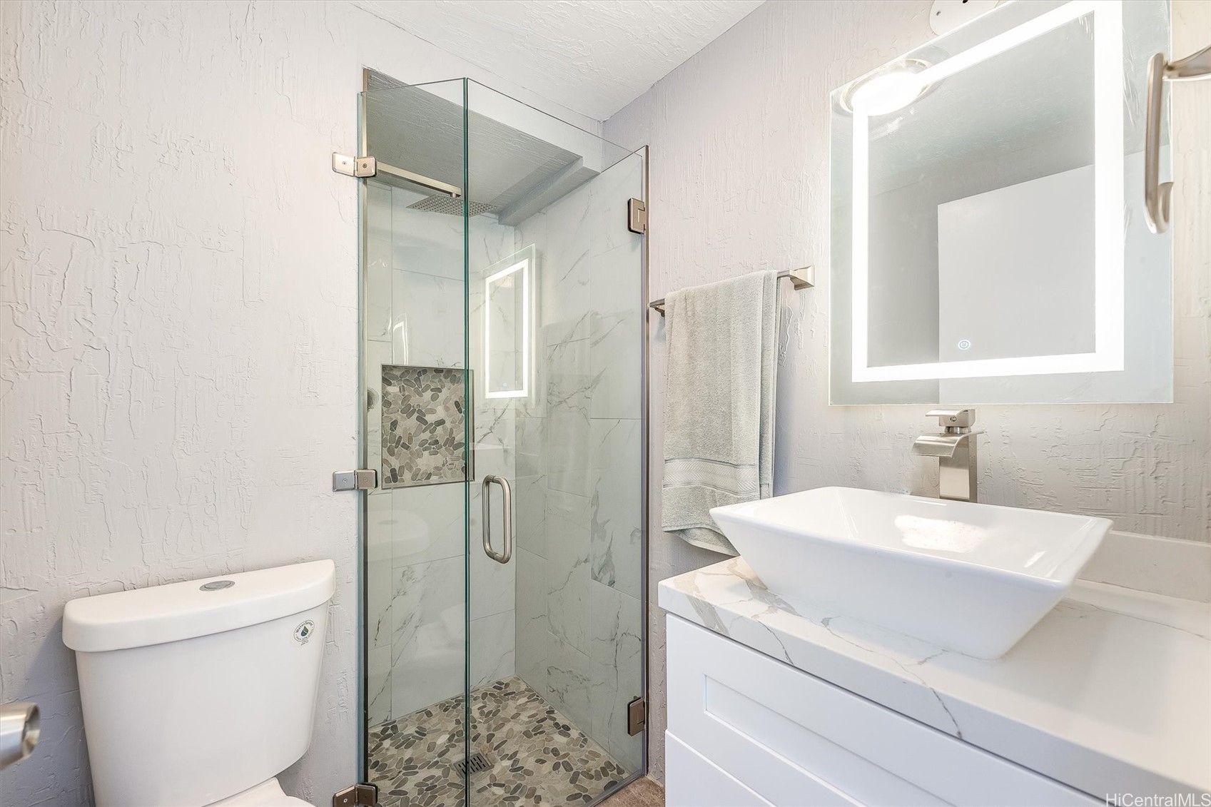 599 Keolu Drive B Property Photo 8