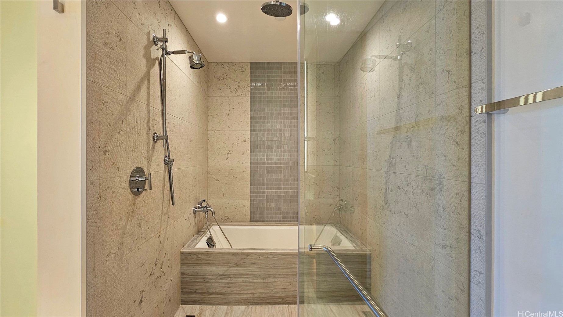1100 Ala Moana Boulevard 2703 Property Photo 6
