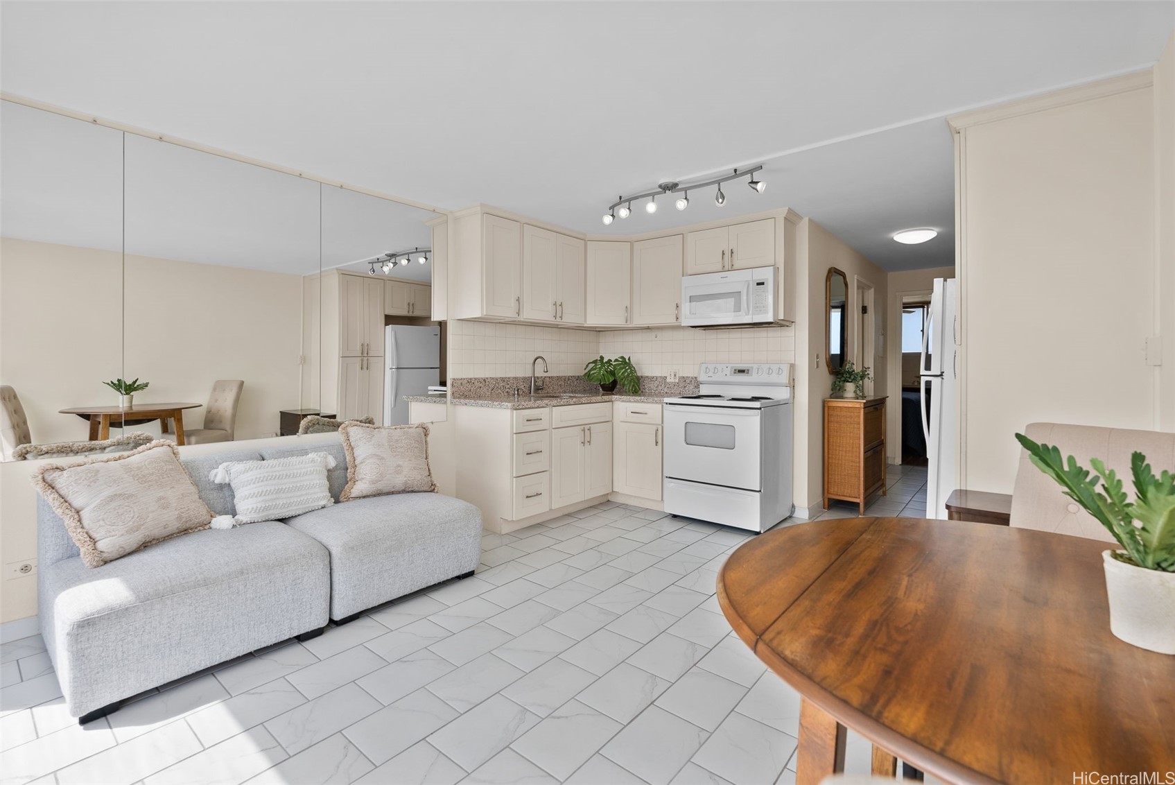 2211 Ala Wai Boulevard 3111 Property Photo 2