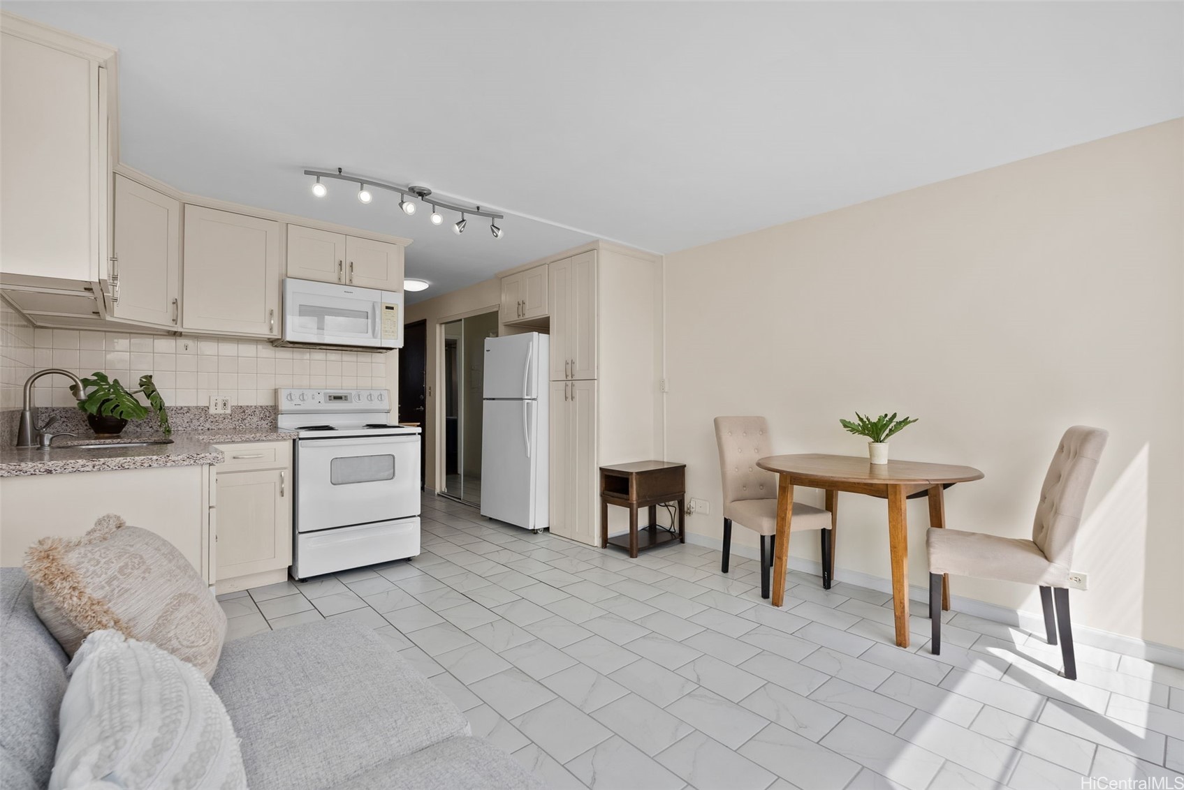 2211 Ala Wai Boulevard 3111 Property Photo 3