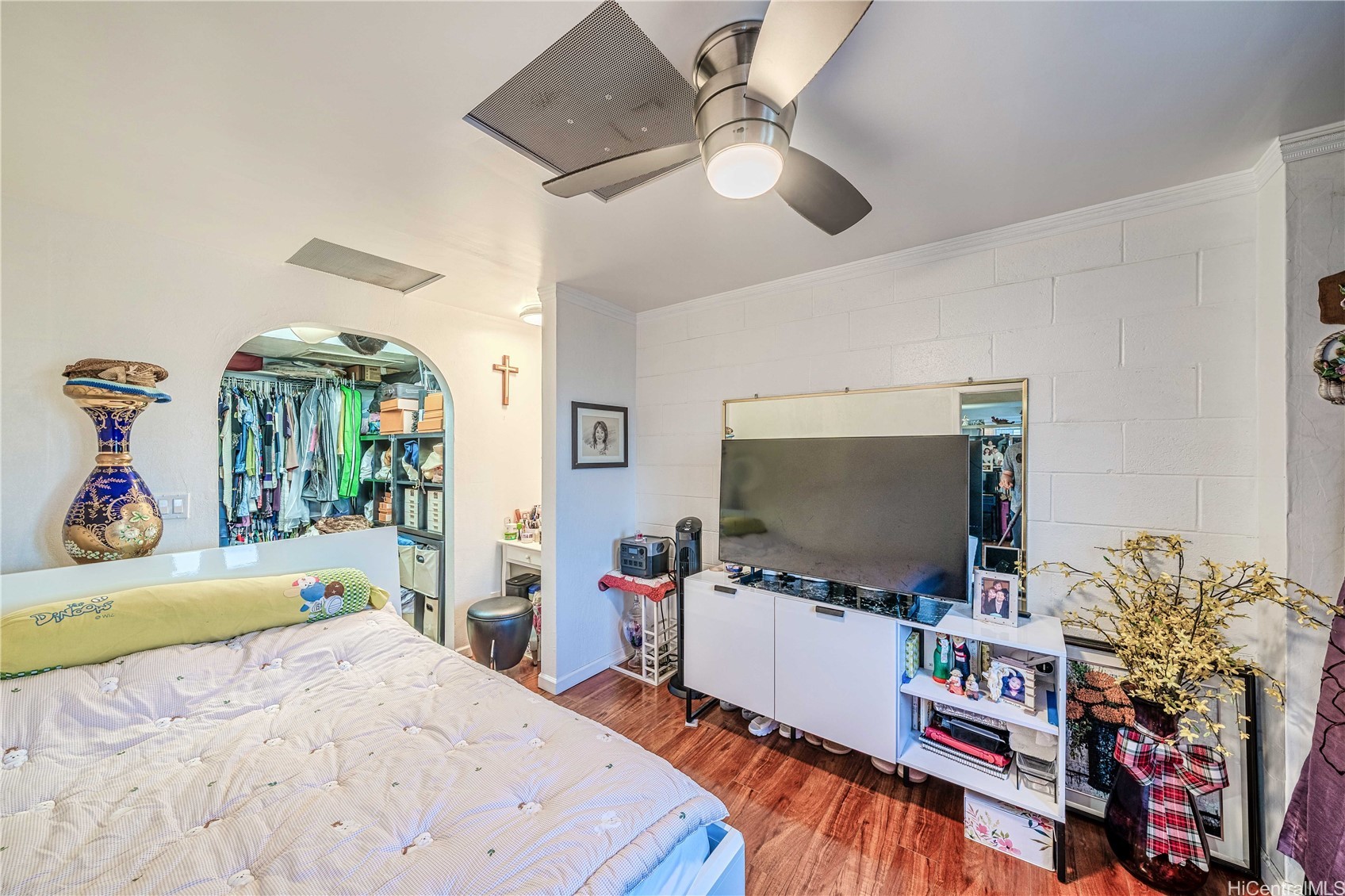 2203 Young Street Property Photo 10