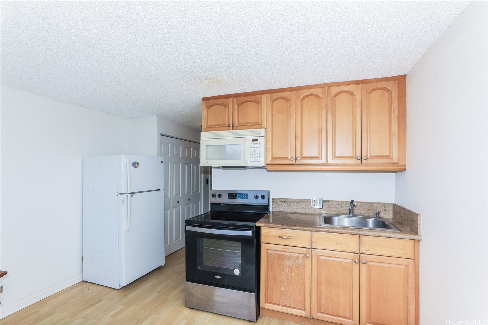 2211 Ala Wai Boulevard 1806 Property Photo 3