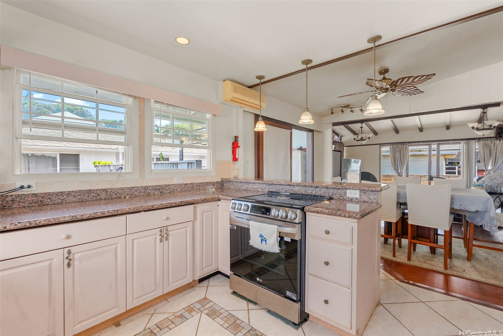 5060 Kalanianaole Highway Property Photo 4
