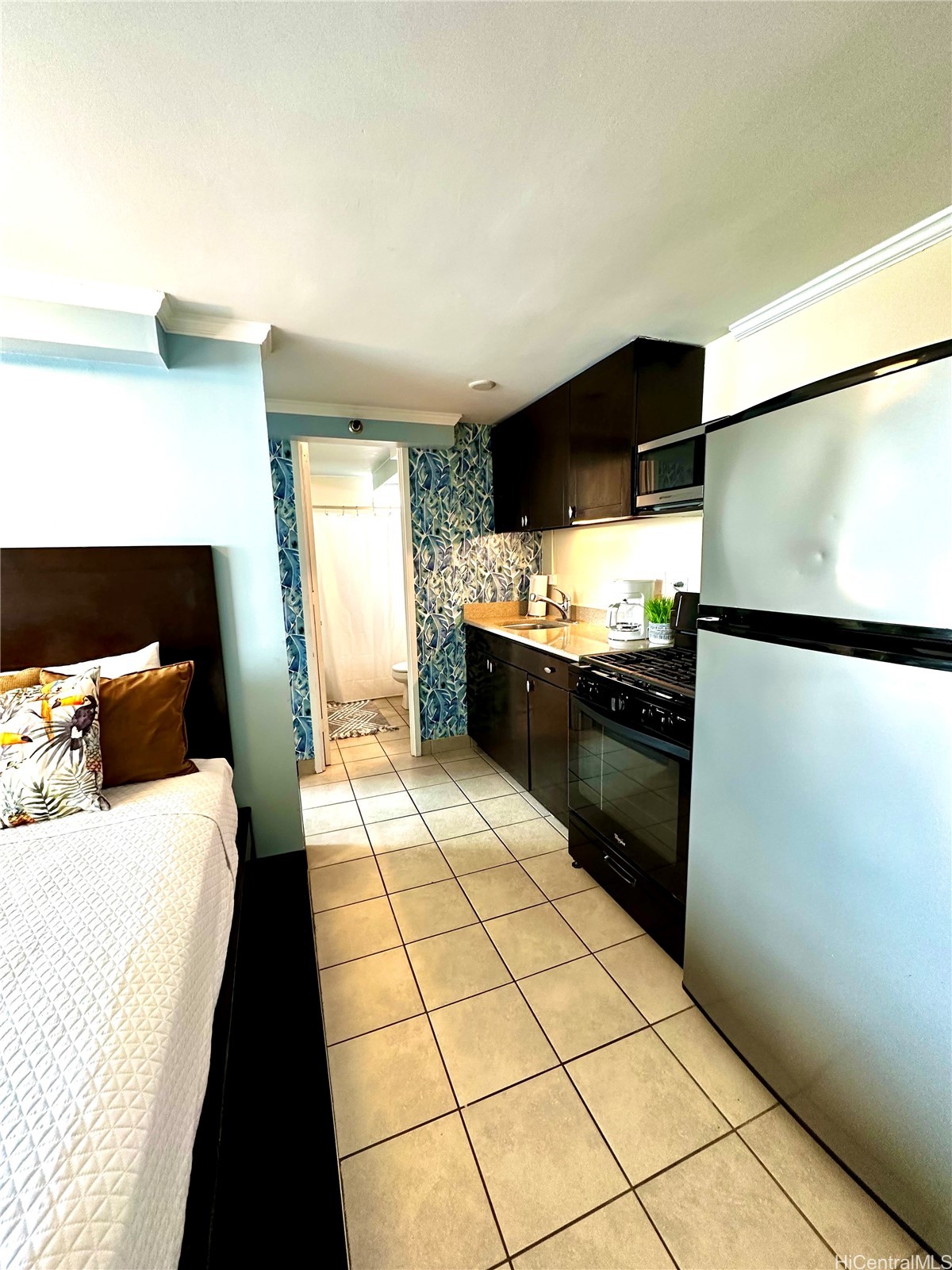 2425 Kuhio Avenue 604 Property Photo 5
