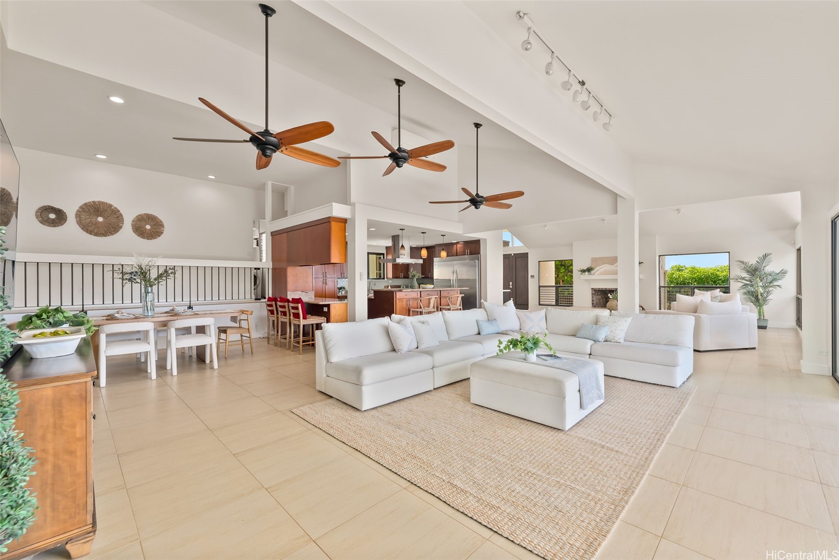 5335 Puahia Place Property Photo 3