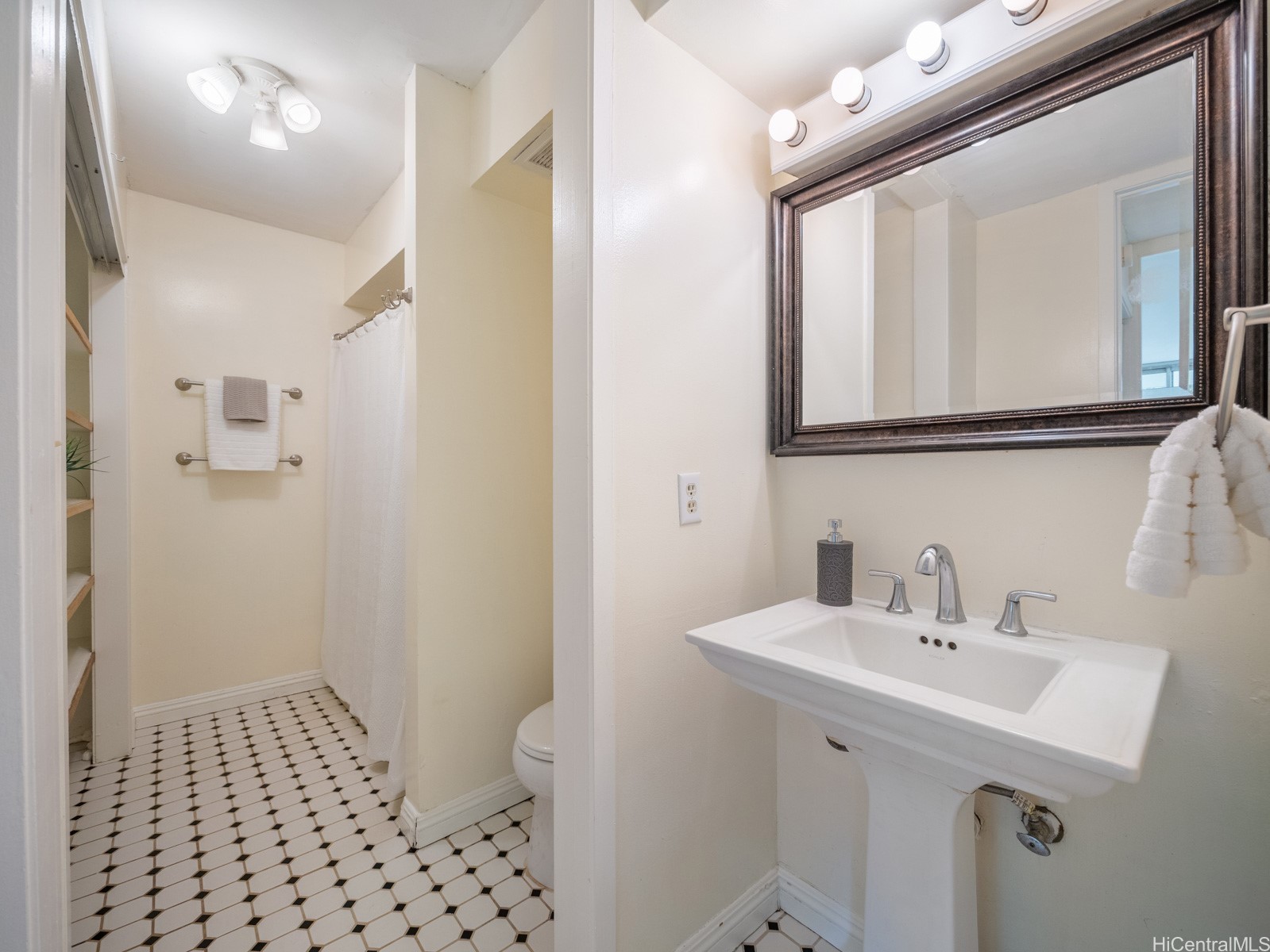 1600 Wilikina Drive C404 Property Photo 6