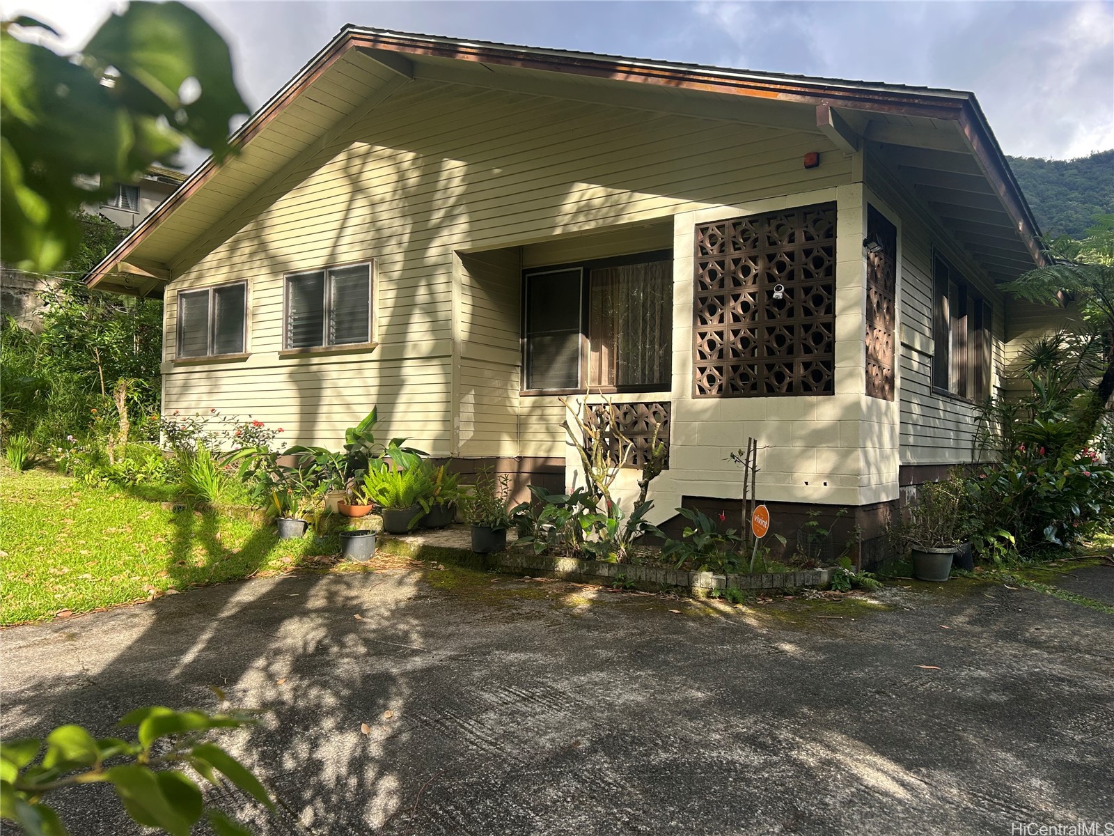 Picture of 3545 Kalihi Street