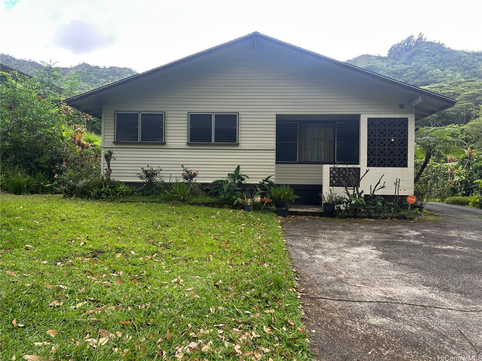 3545 Kalihi Street Property Photo 2