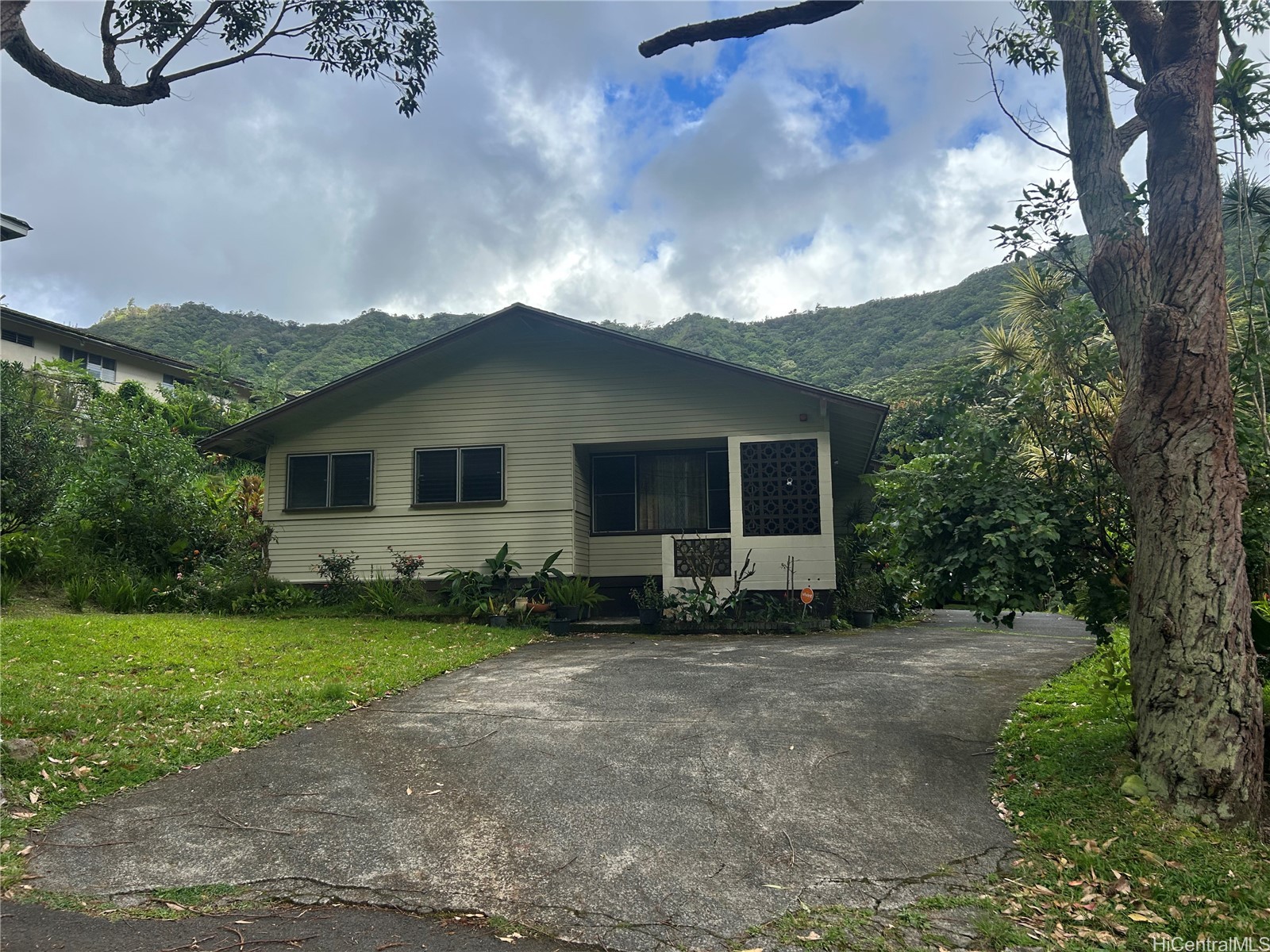 3545 Kalihi Street Property Photo 3