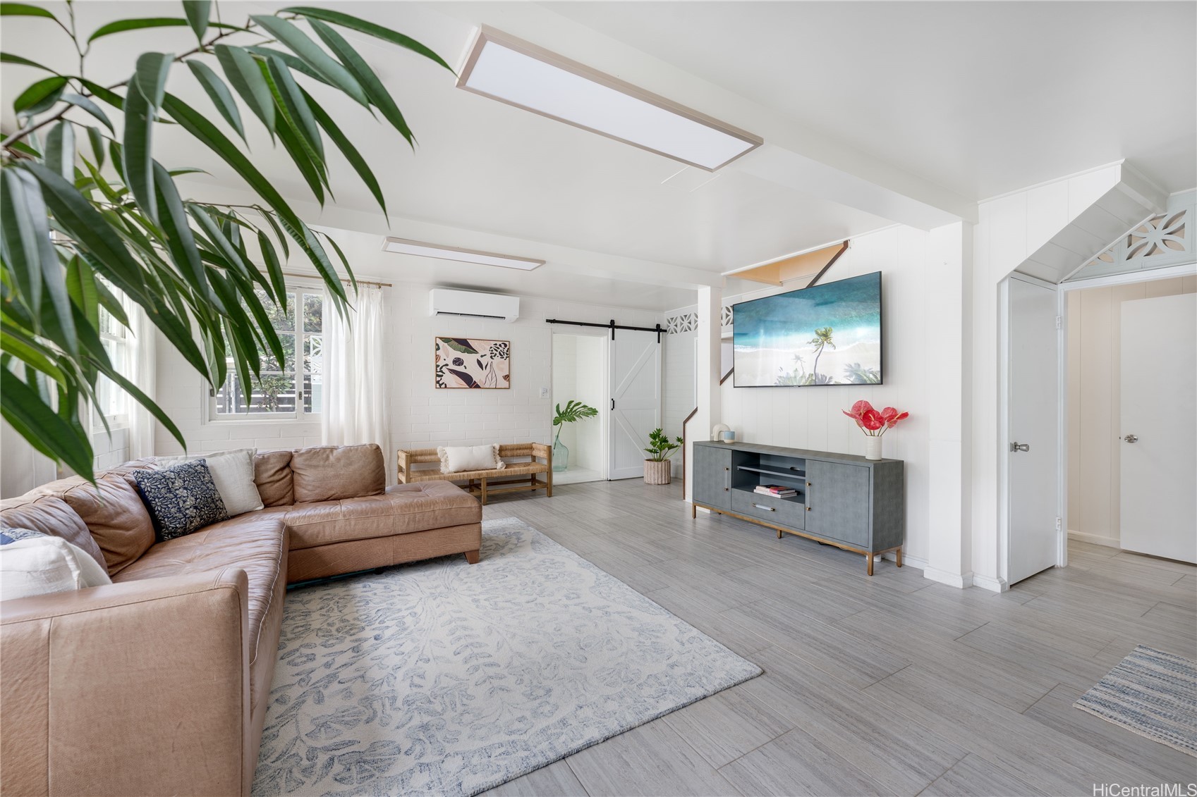 1237 Hele Street Property Photo 2