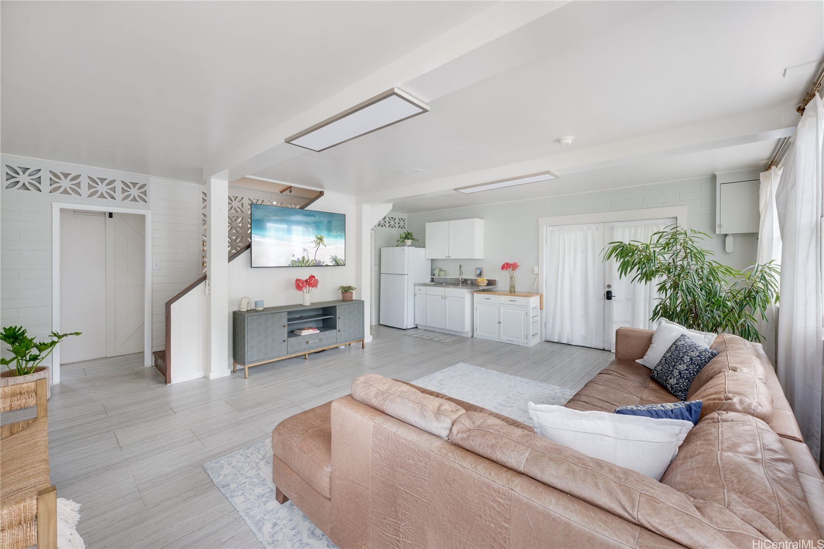 1237 Hele Street Property Photo 3