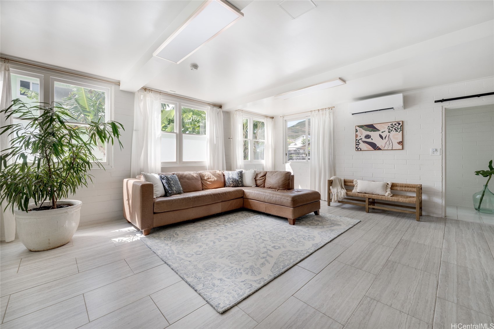 1237 Hele Street Property Photo 4