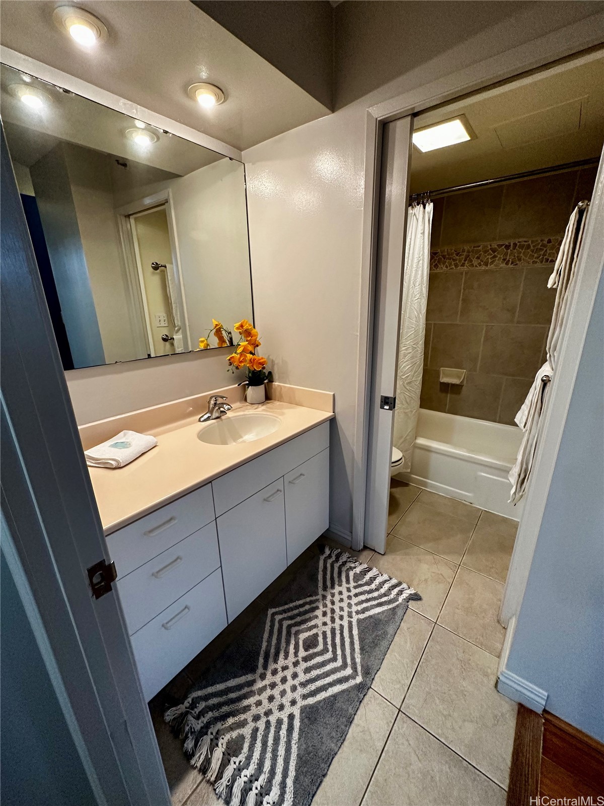 201 Ohua Avenue 2401 Property Photo 6