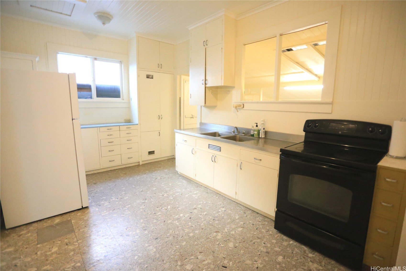 2212 Coyne Street Property Photo 8