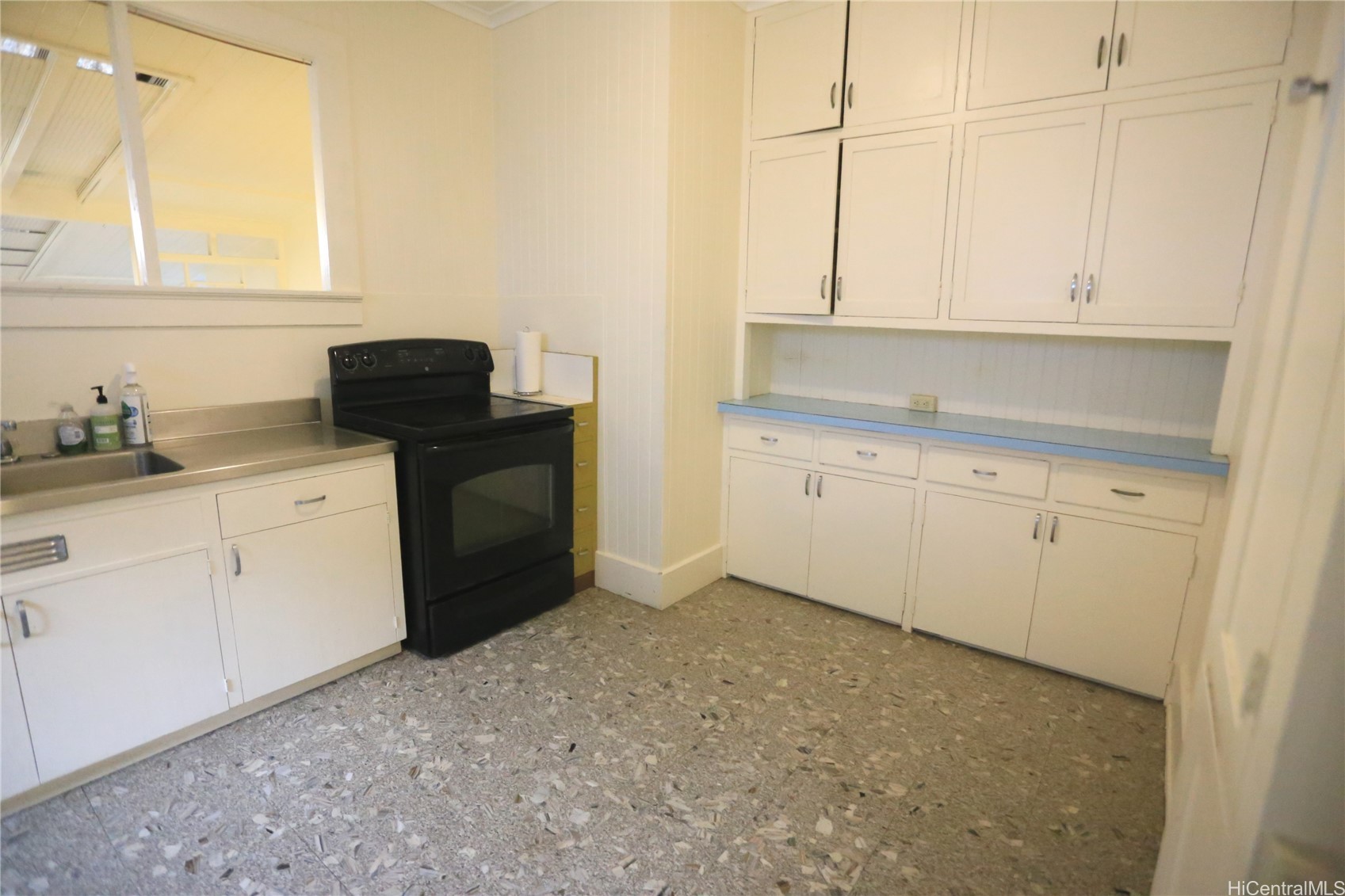 2212 Coyne Street Property Photo 9