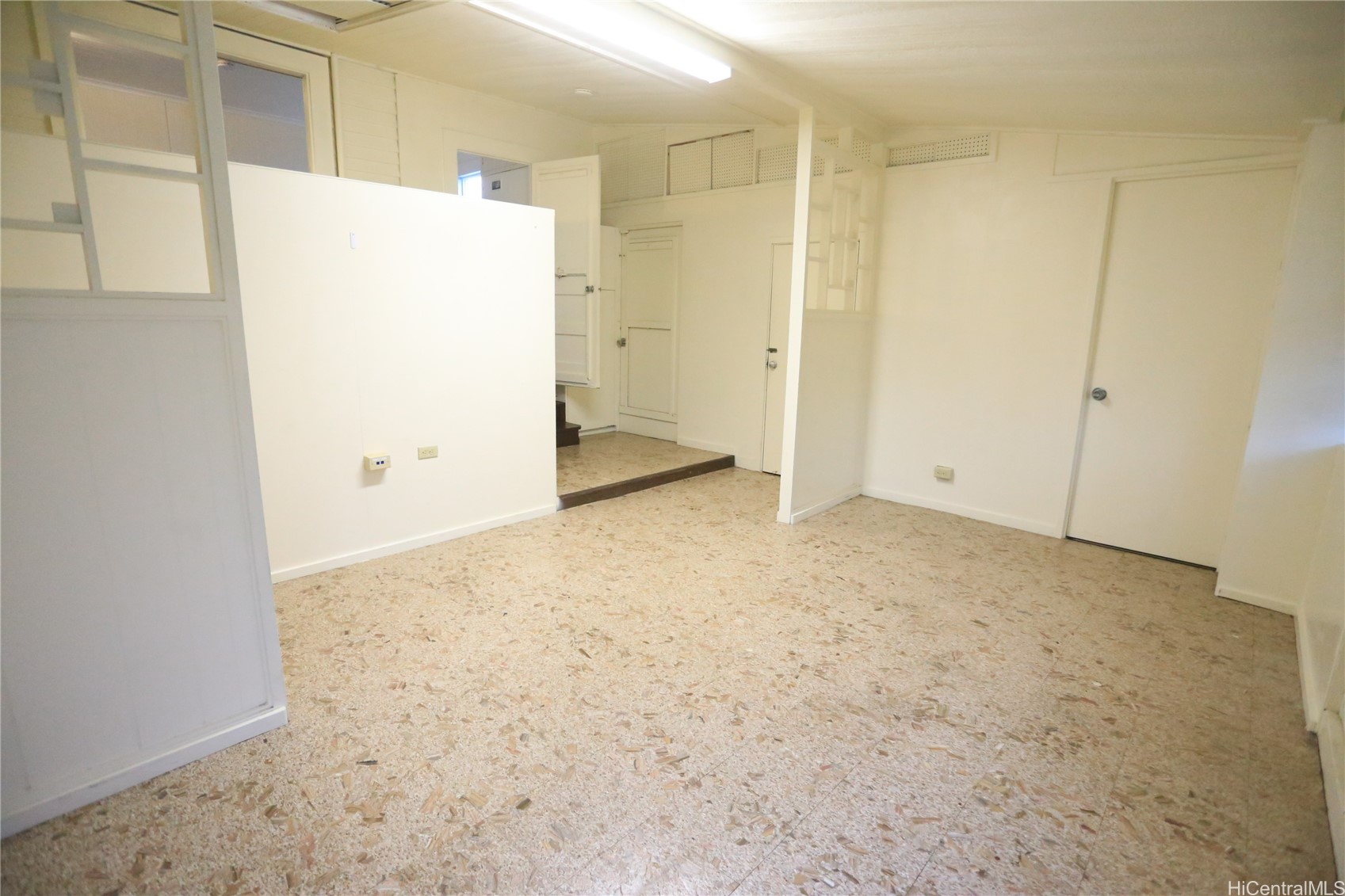 2212 Coyne Street Property Photo 11