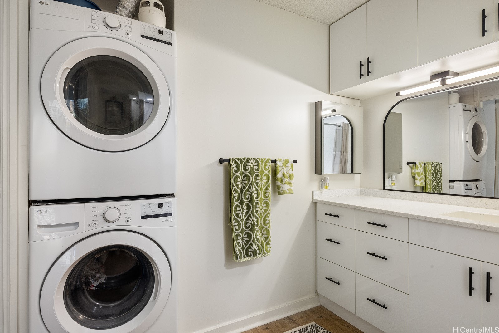 620 Mccully Street 901 Property Photo 4