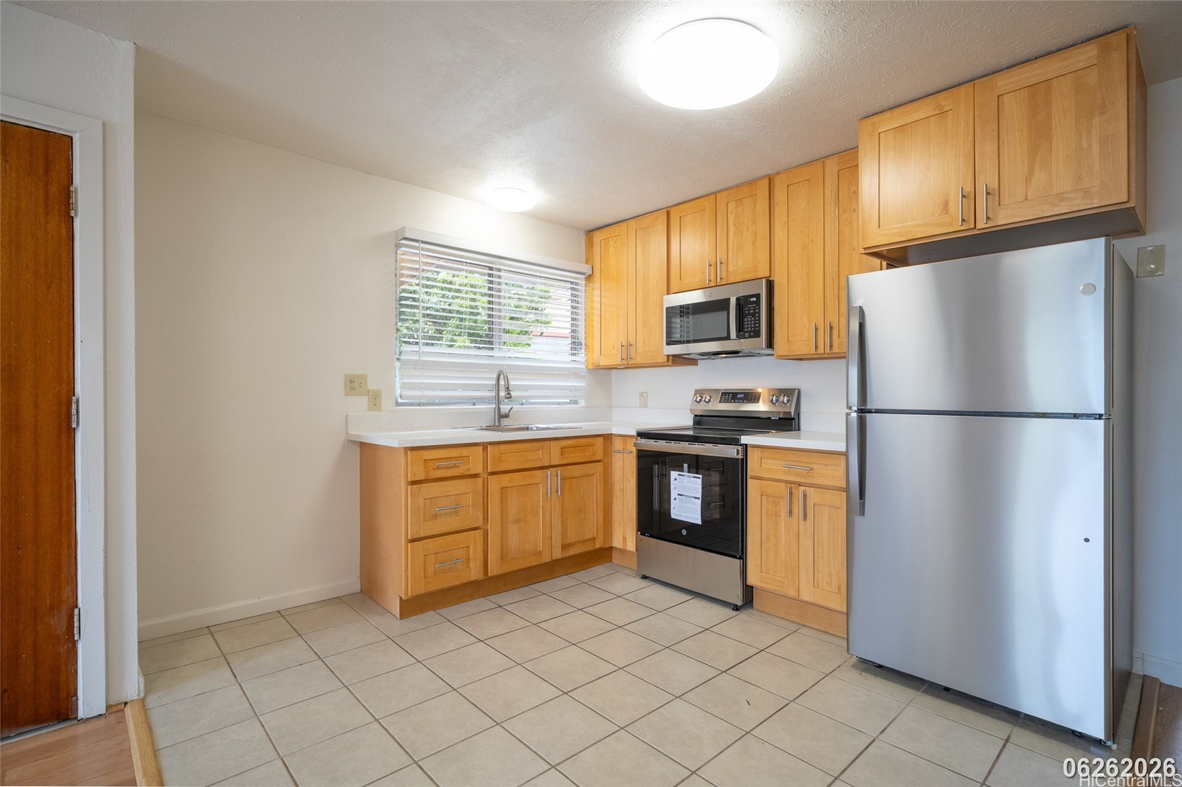 1725 Olona Lane Property Photo 6