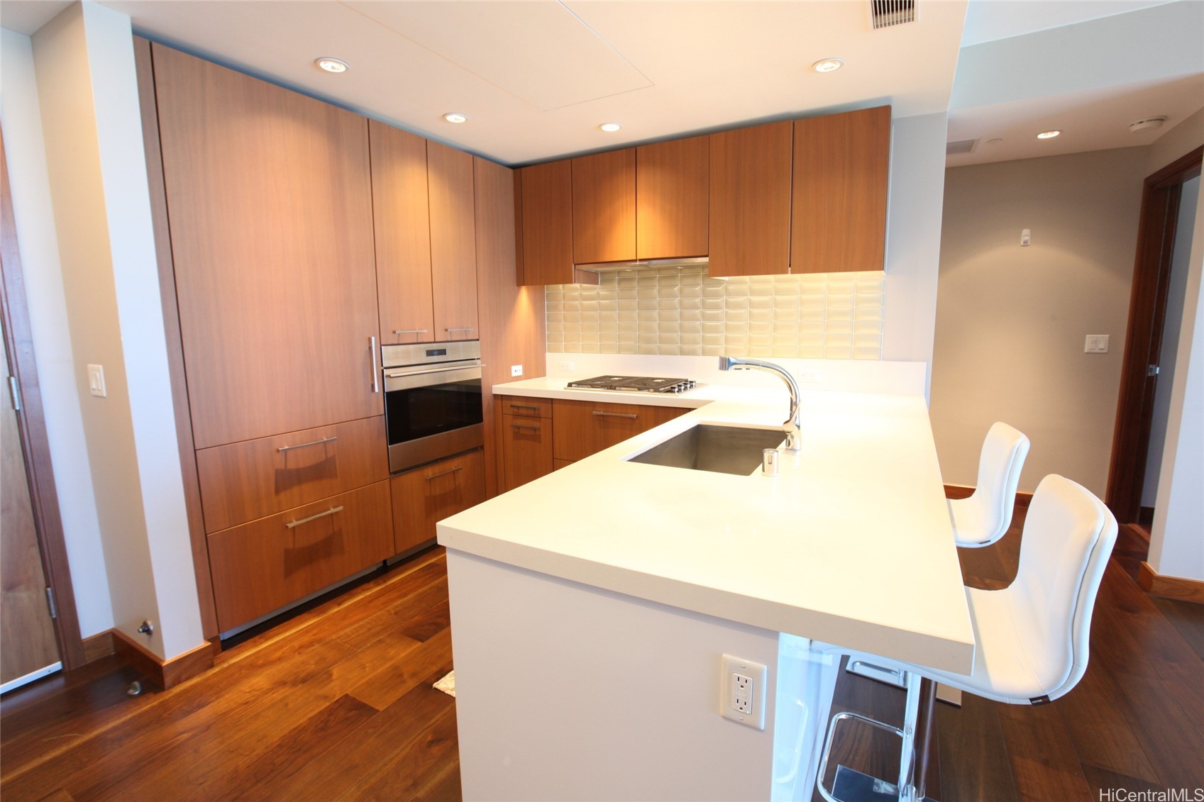 1555 Kapiolani Boulevard 1406 Property Photo 6