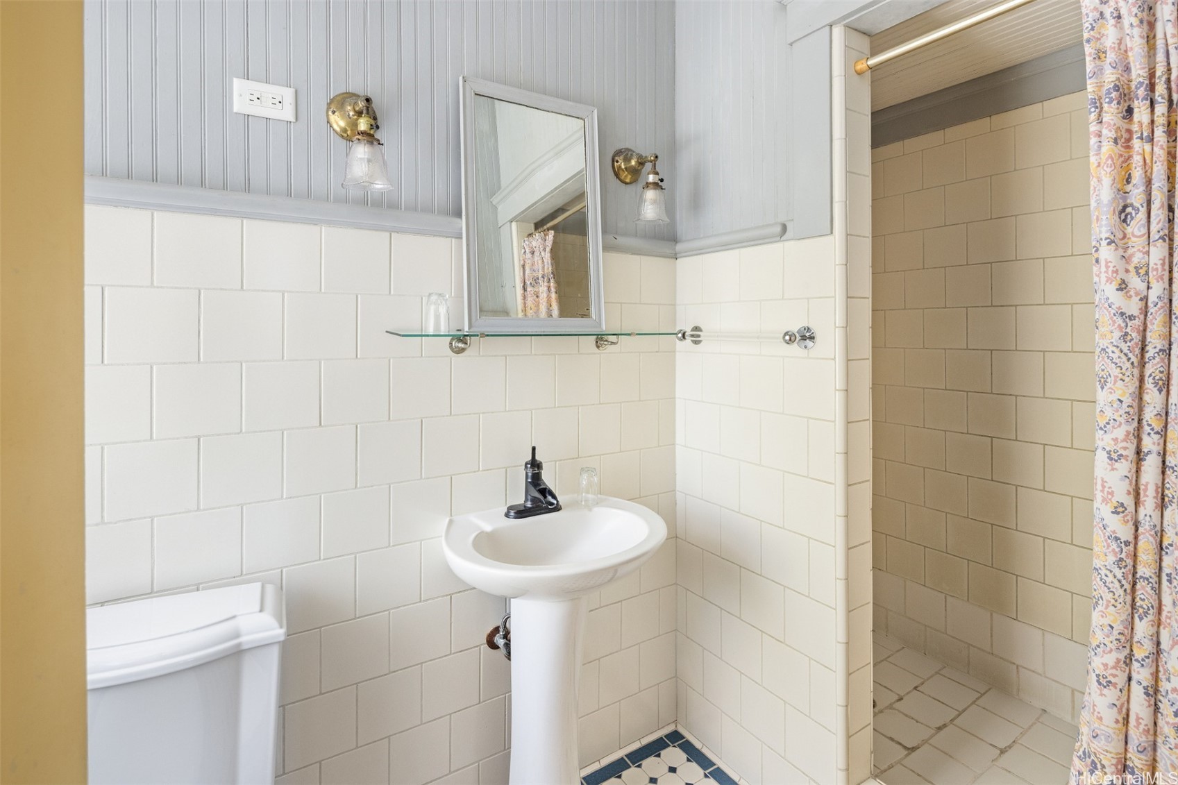 2001 Vancouver Drive Property Photo 9