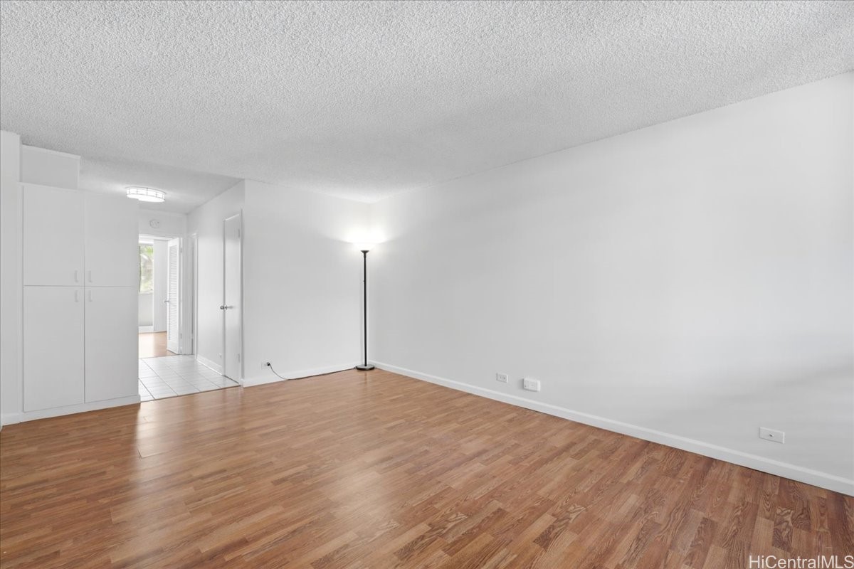 425 Ena Road 207b Property Photo 3