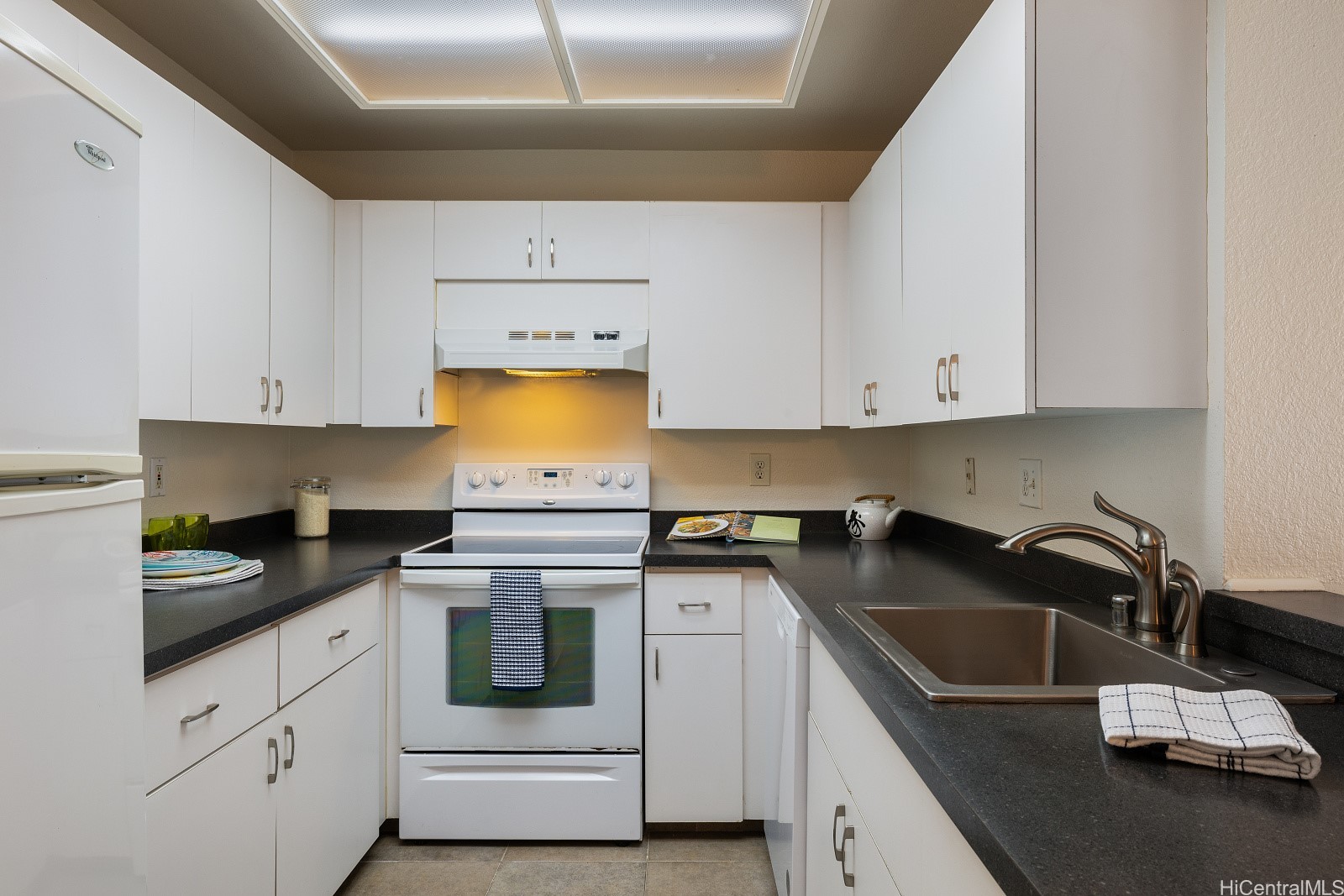 492 Mananai Place 13e Property Photo 7