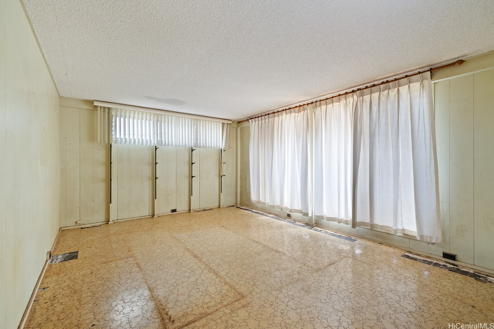 94-083 Hulahe Street Property Photo 3