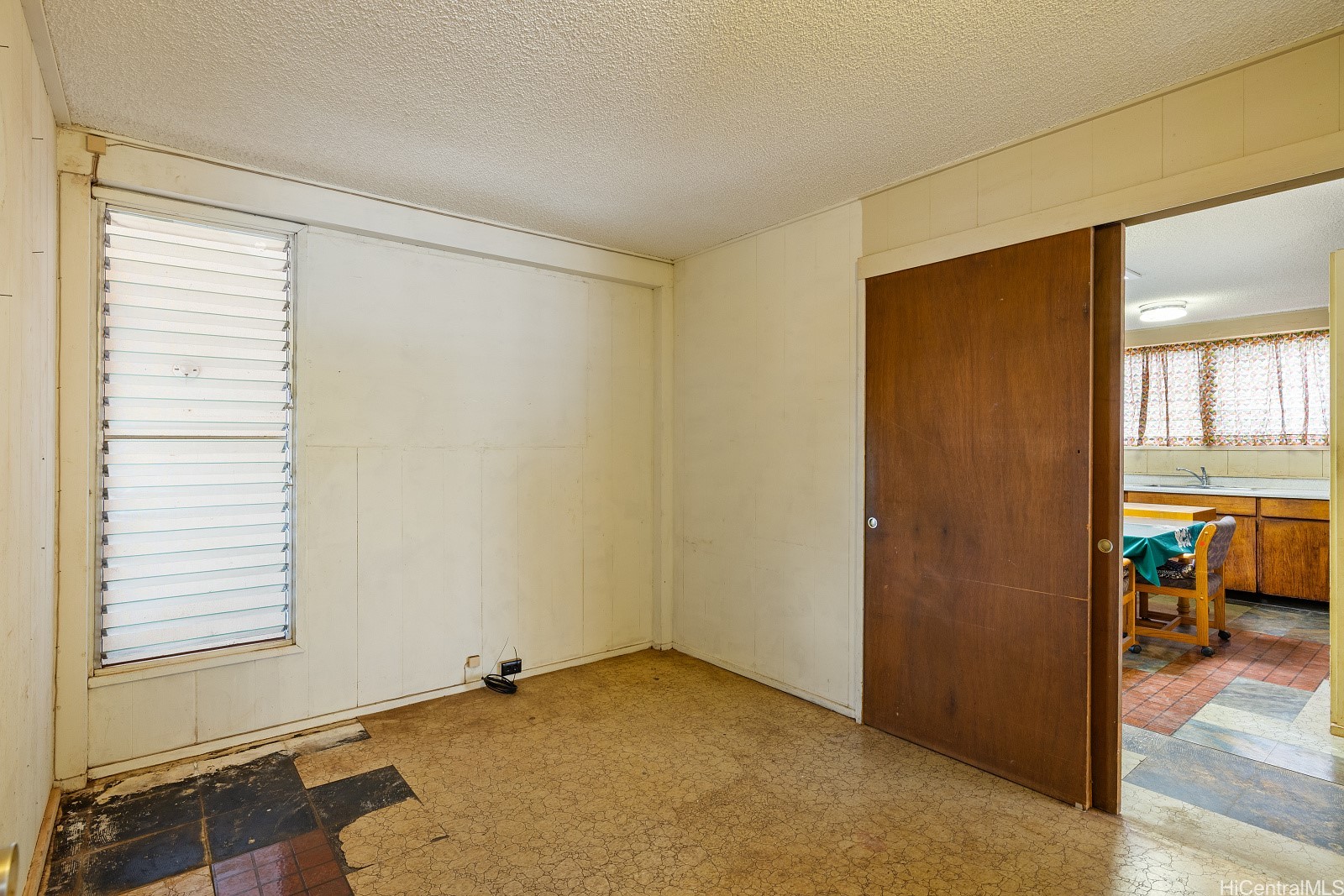 94-083 Hulahe Street Property Photo 5