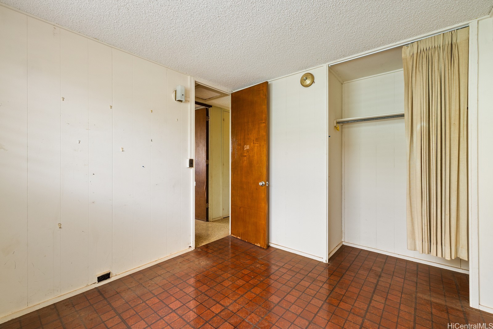 94-083 Hulahe Street Property Photo 7
