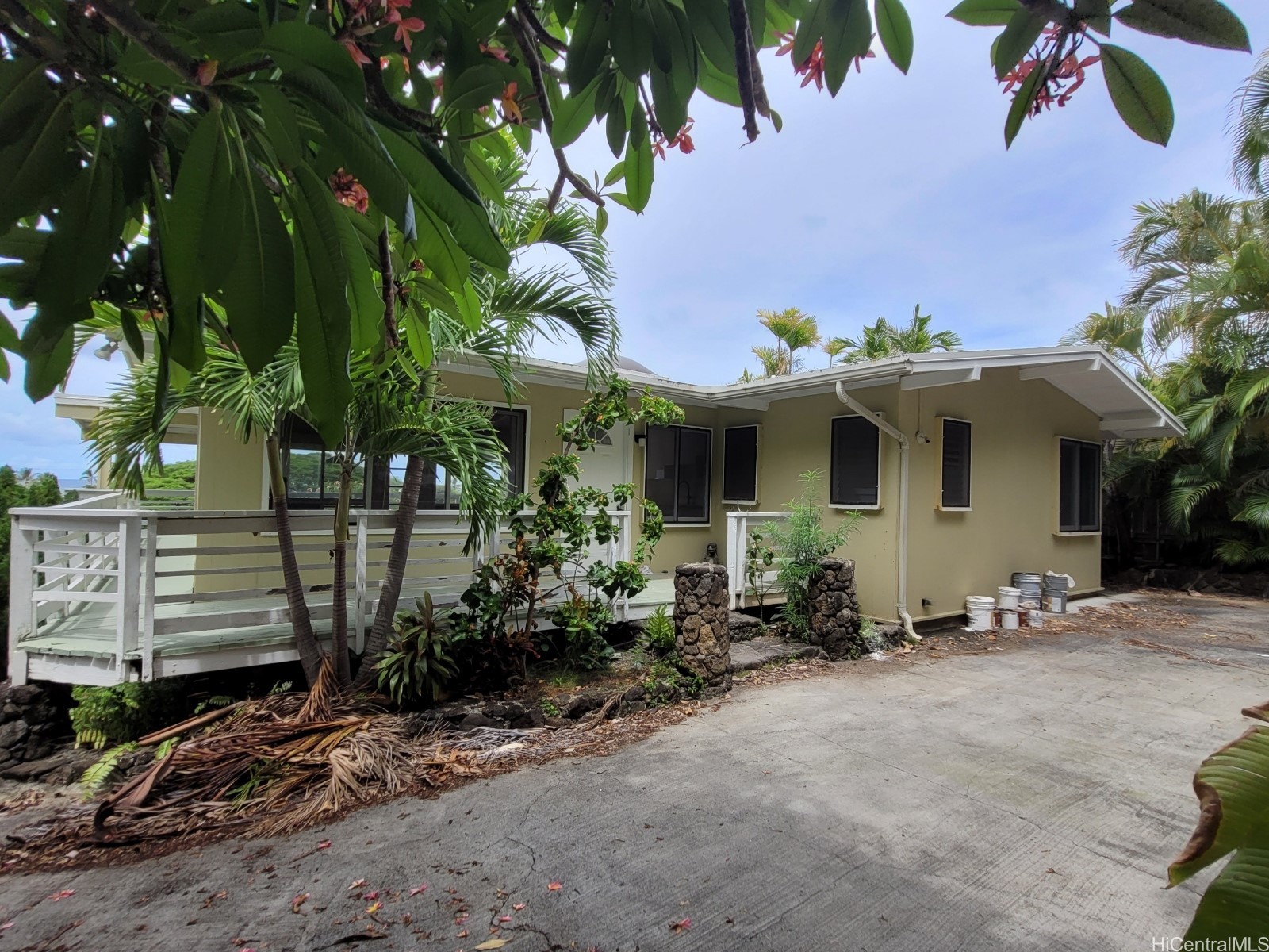 1069 Aalapapa Drive Upper Property Photo 1