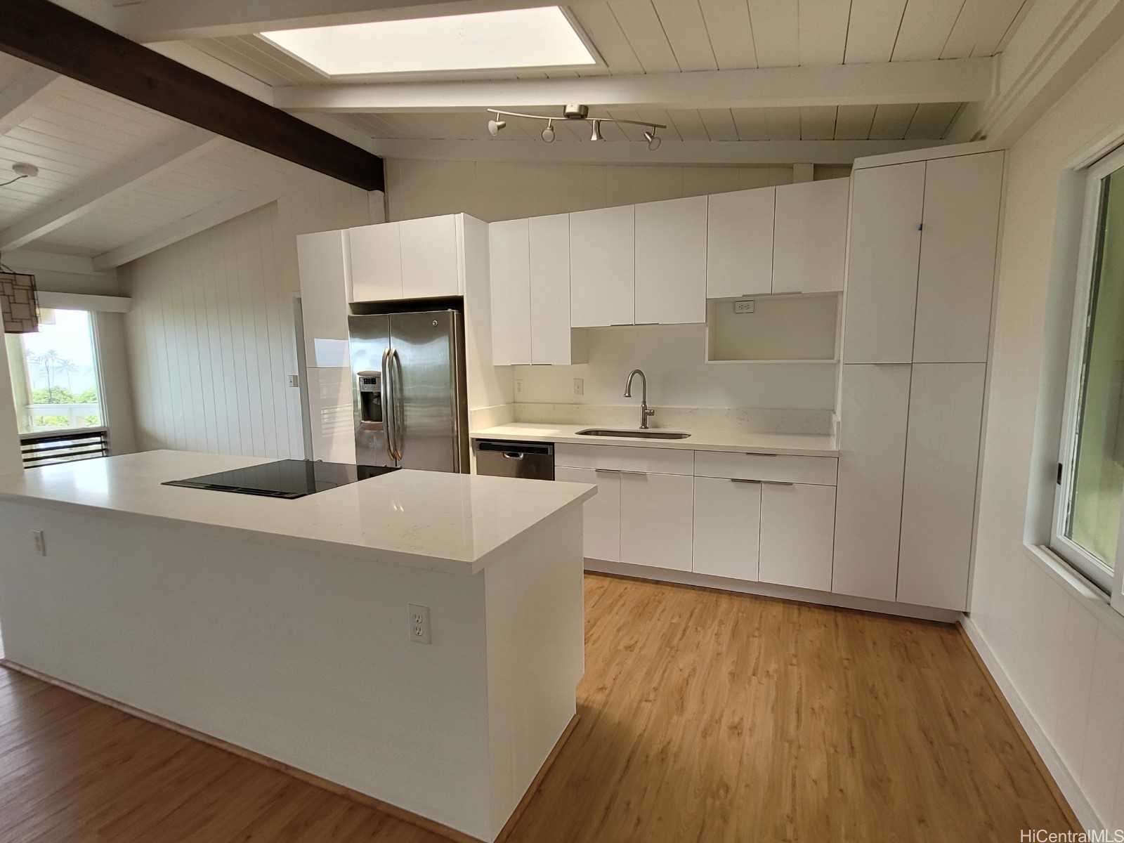 1069 Aalapapa Drive Upper Property Photo 4