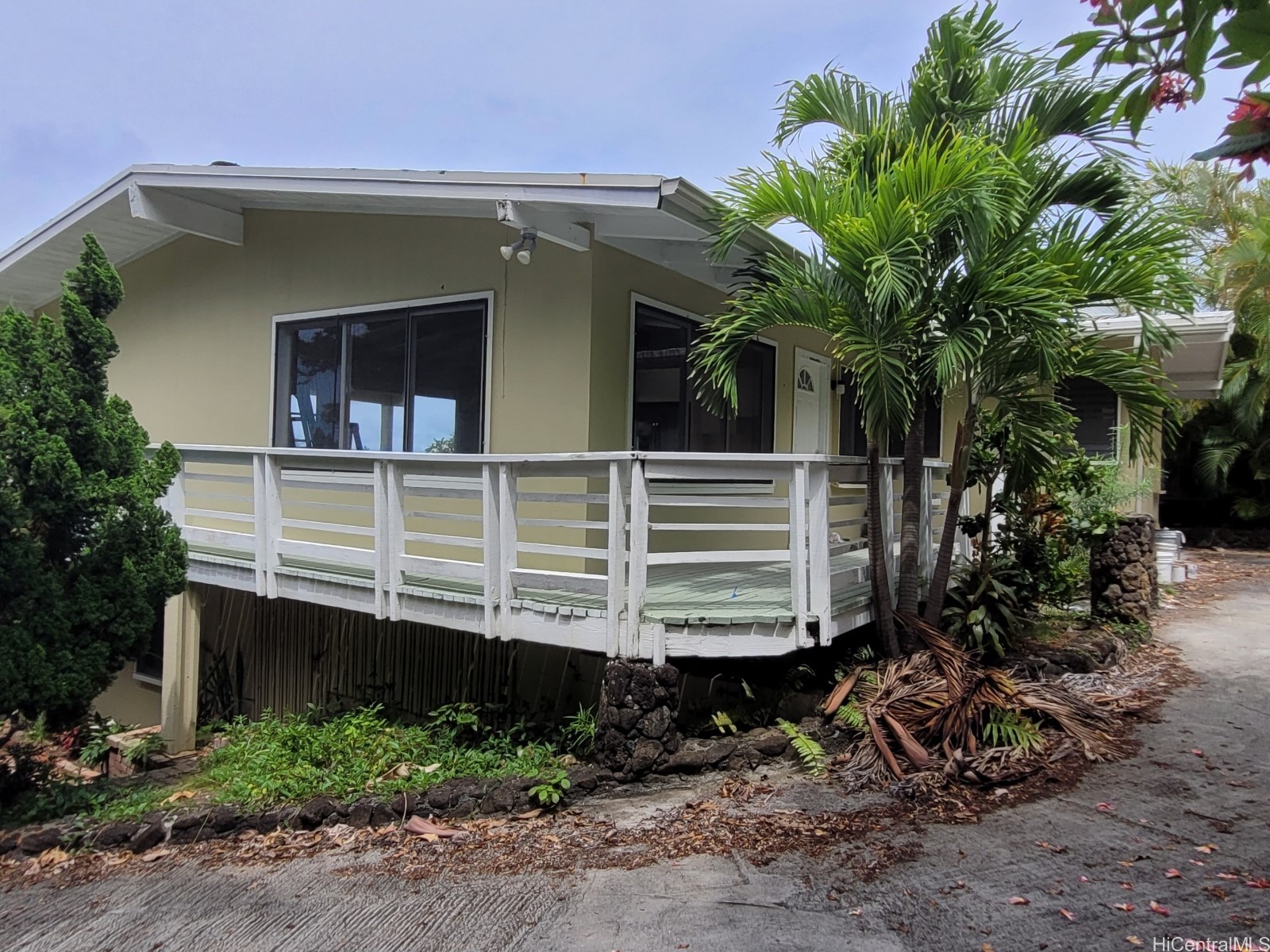 1069 Aalapapa Drive Upper Property Photo 15