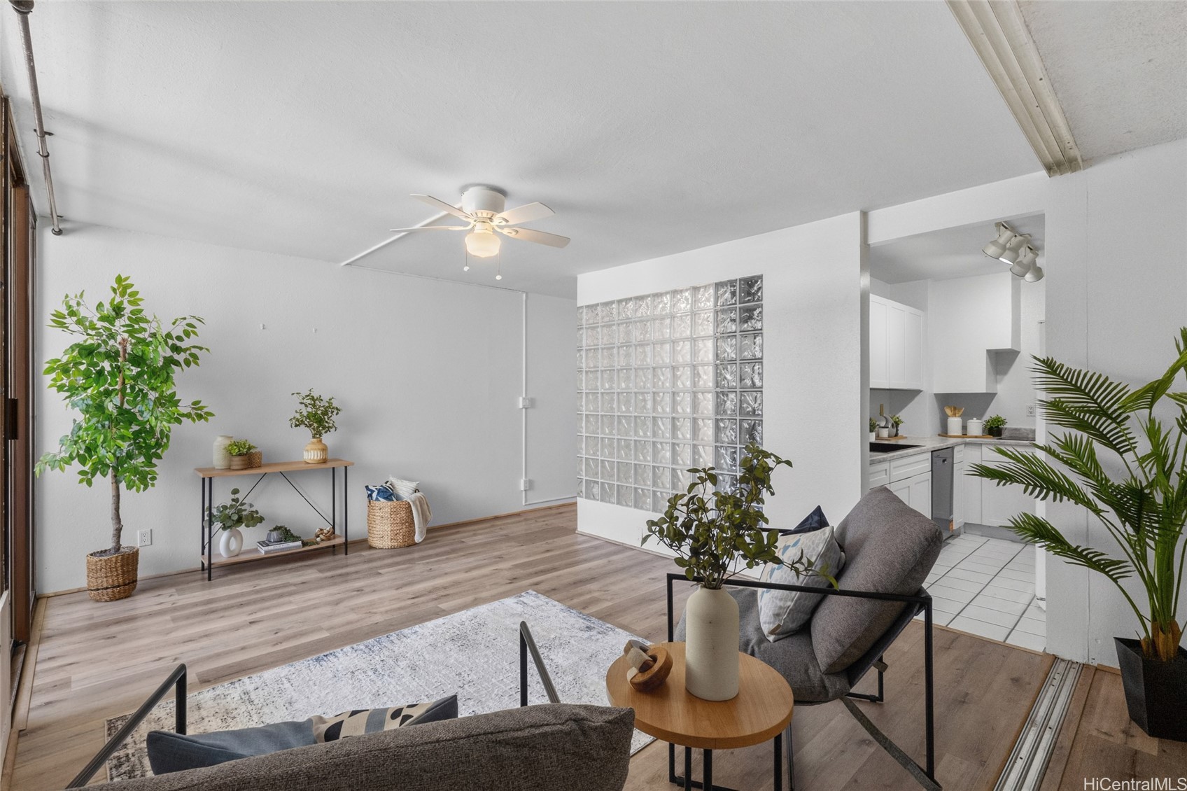 2092 Kuhio Avenue 806 Property Photo 2