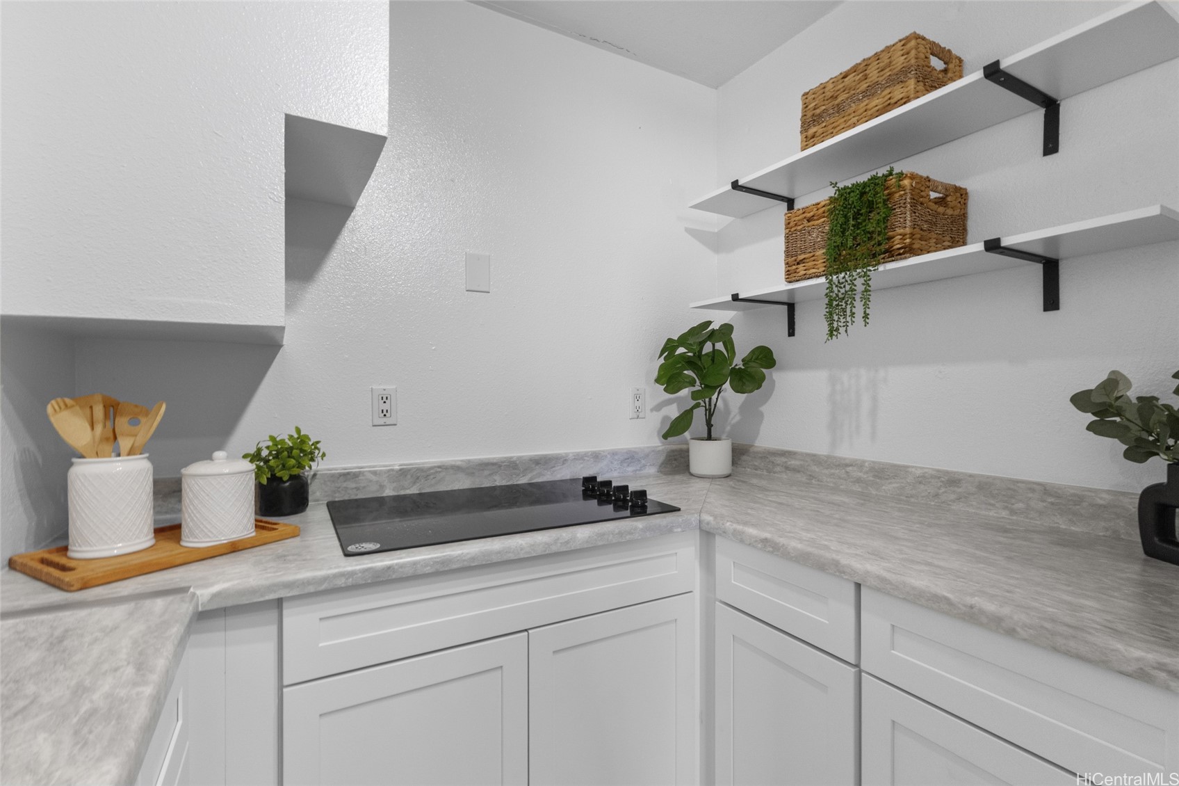 2092 Kuhio Avenue 806 Property Photo 4