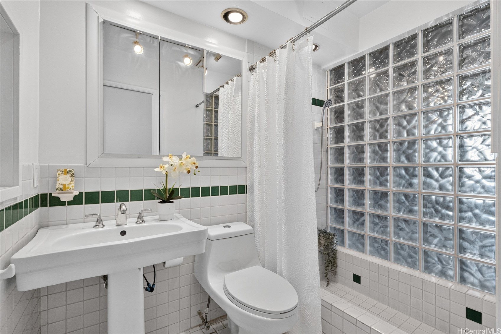 2092 Kuhio Avenue 806 Property Photo 7