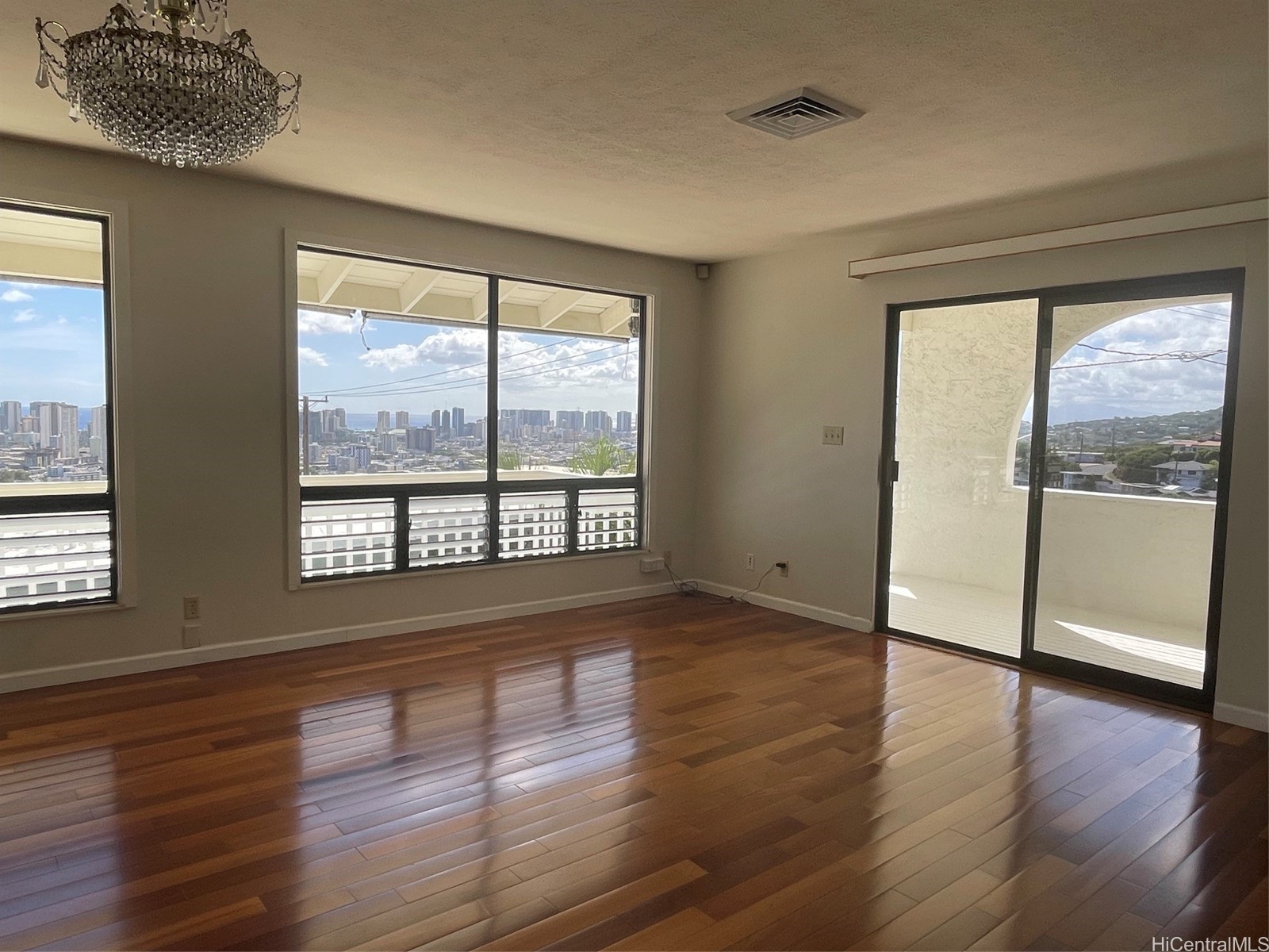 1499 Alencastre Street Property Photo 4