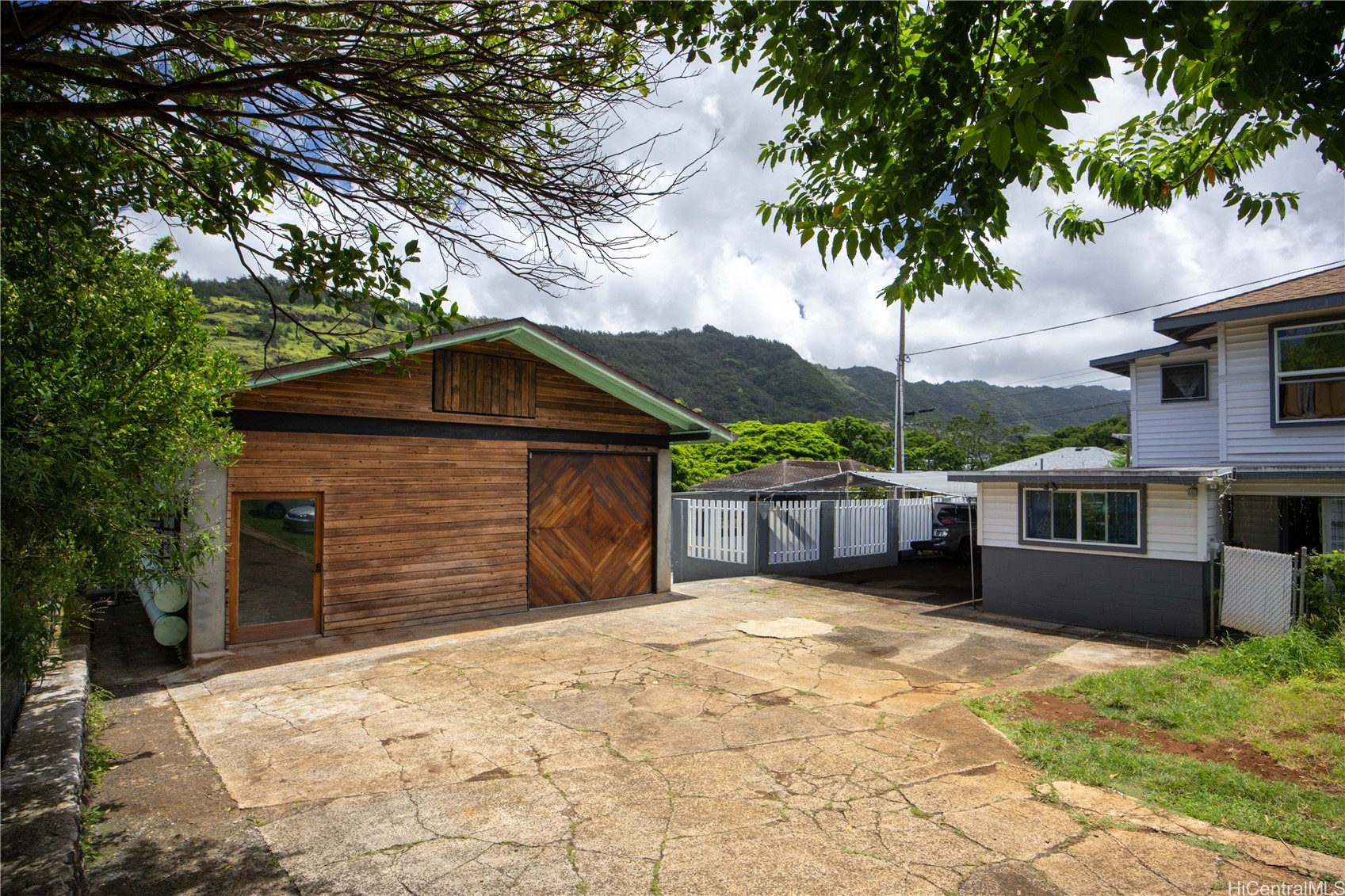 2308 Kalihi Street E Property Photo 3