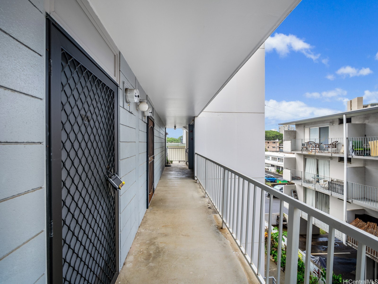 1718 Anapuni Street 303 Property Photo 3