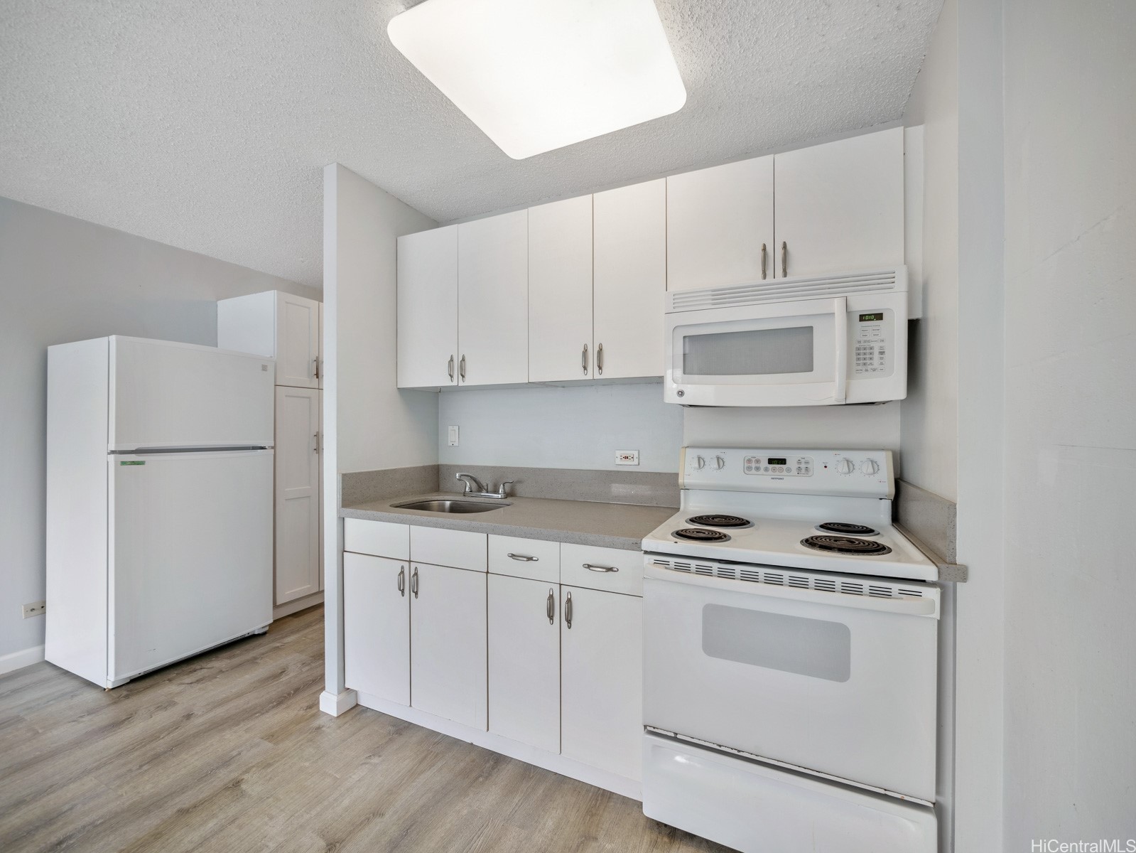 1718 Anapuni Street 303 Property Photo 12