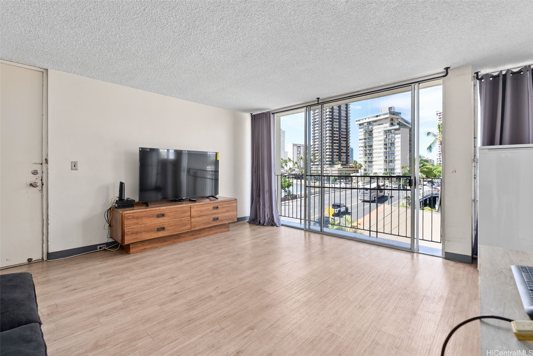 620 Mccully Street 308 Property Photo 4