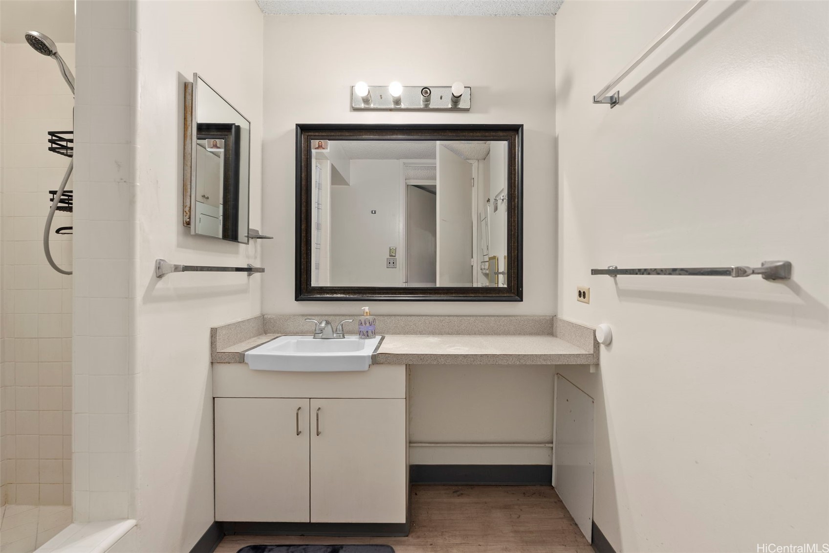620 Mccully Street 308 Property Photo 15