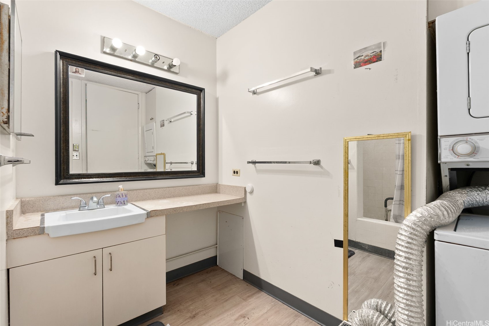 620 Mccully Street 308 Property Photo 17