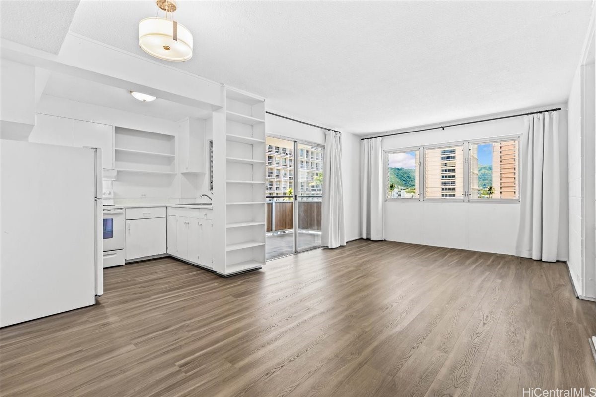 509 University Avenue 607 Property Photo 2